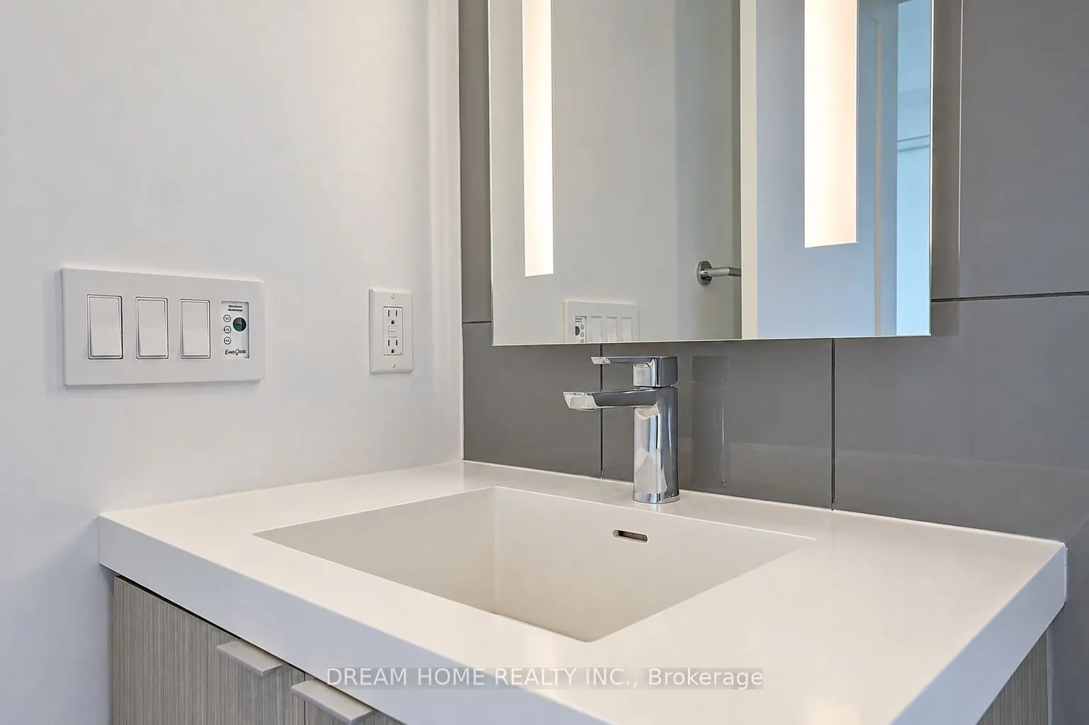 585 Bloor Street E #1622