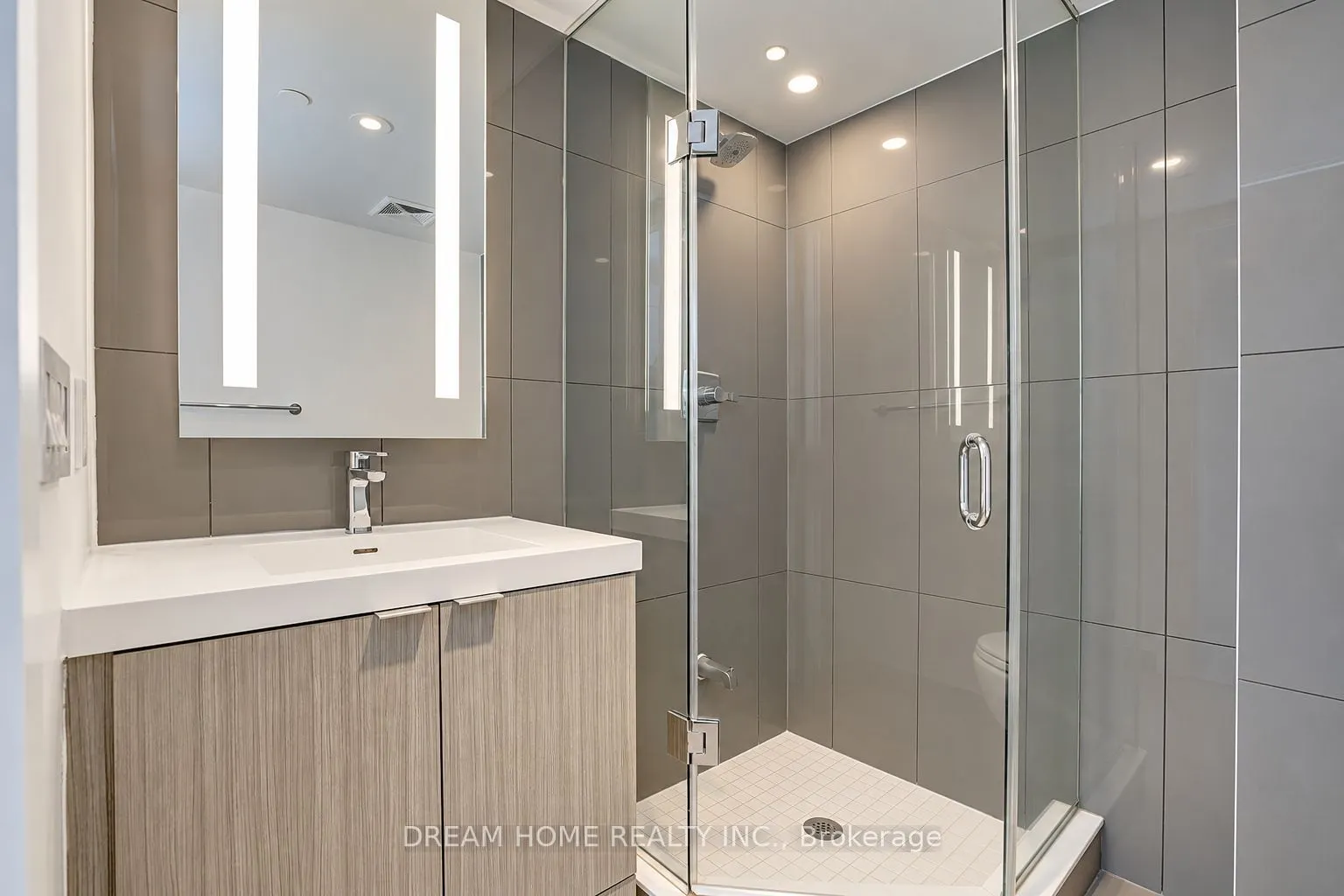 585 Bloor Street E #1622
