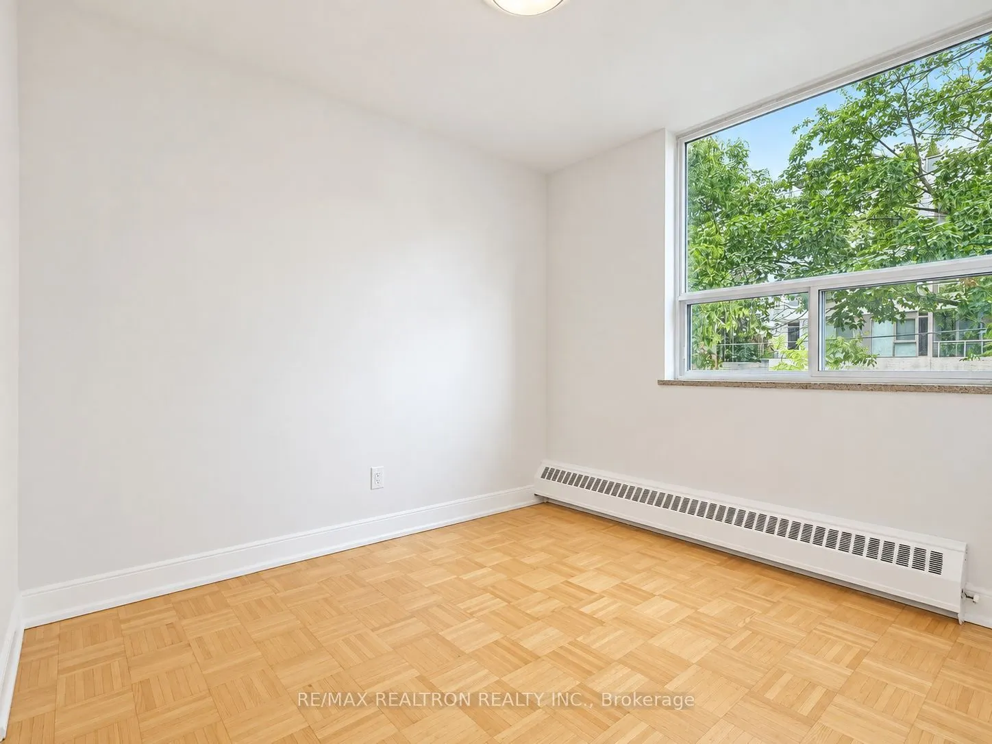 490 Eglinton Avenue E #206