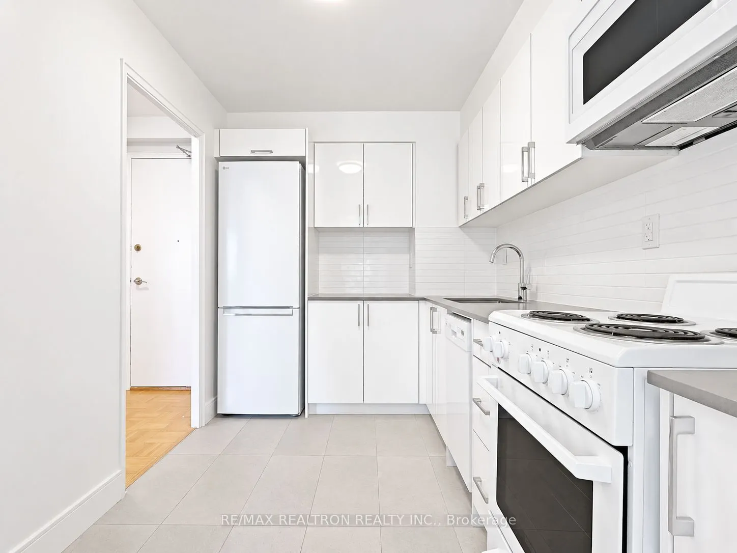 490 Eglinton Avenue E #206