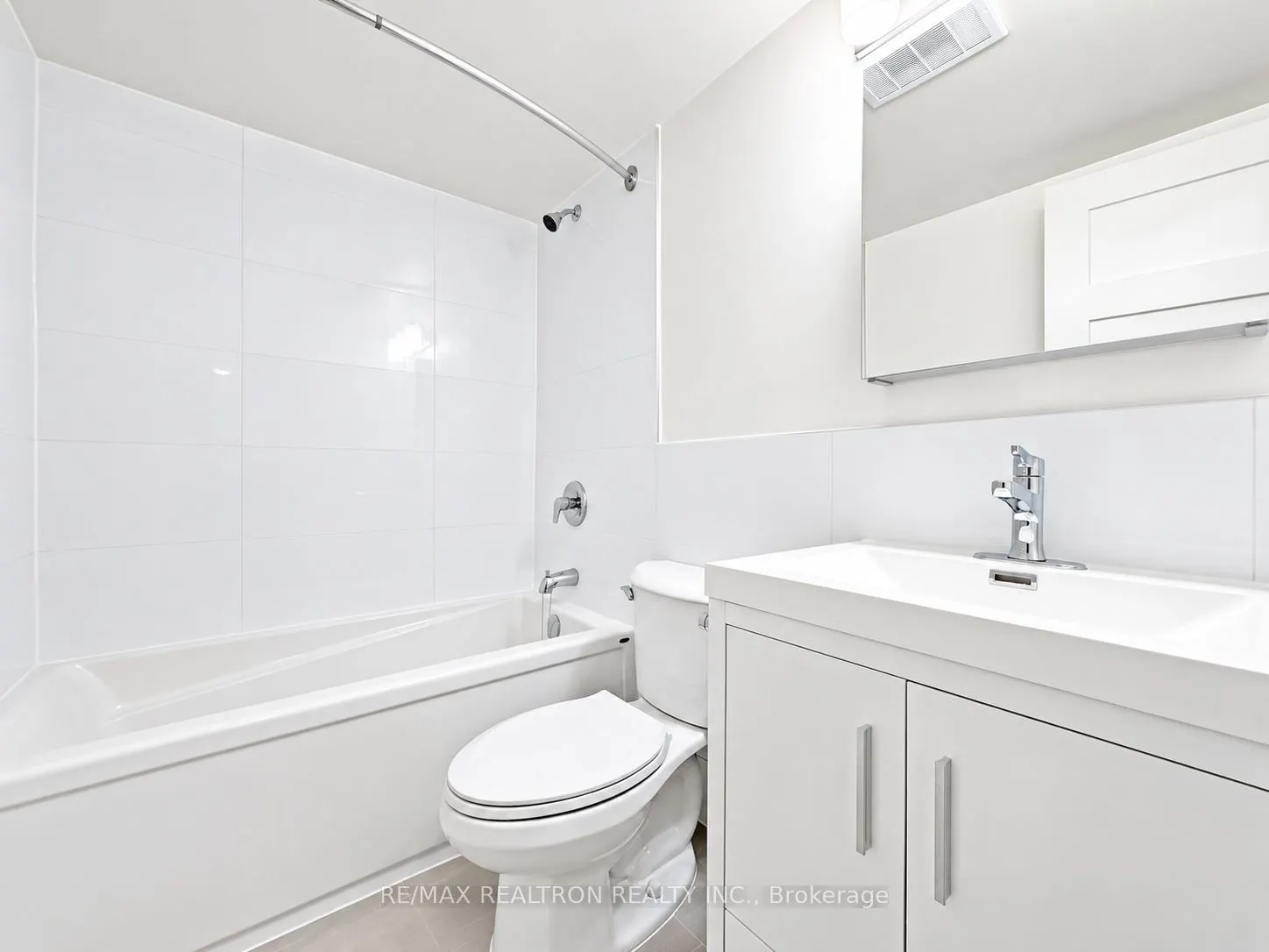 490 Eglinton Avenue E #206