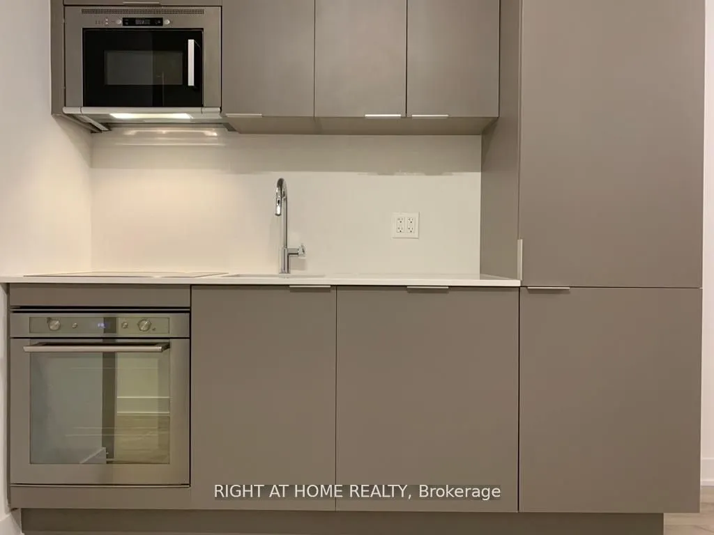 27 Bathurst Street #1416W