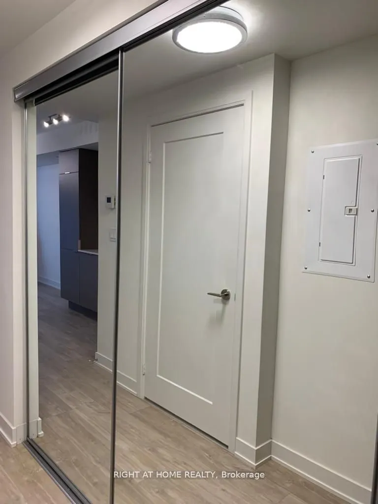27 Bathurst Street #1416W