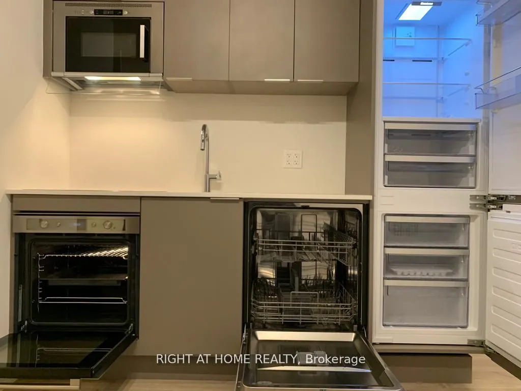 27 Bathurst Street #1416W