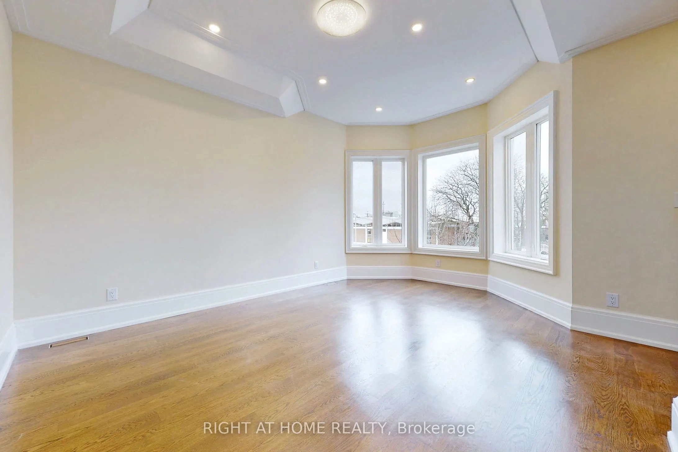 10 Jocelyn Crescent