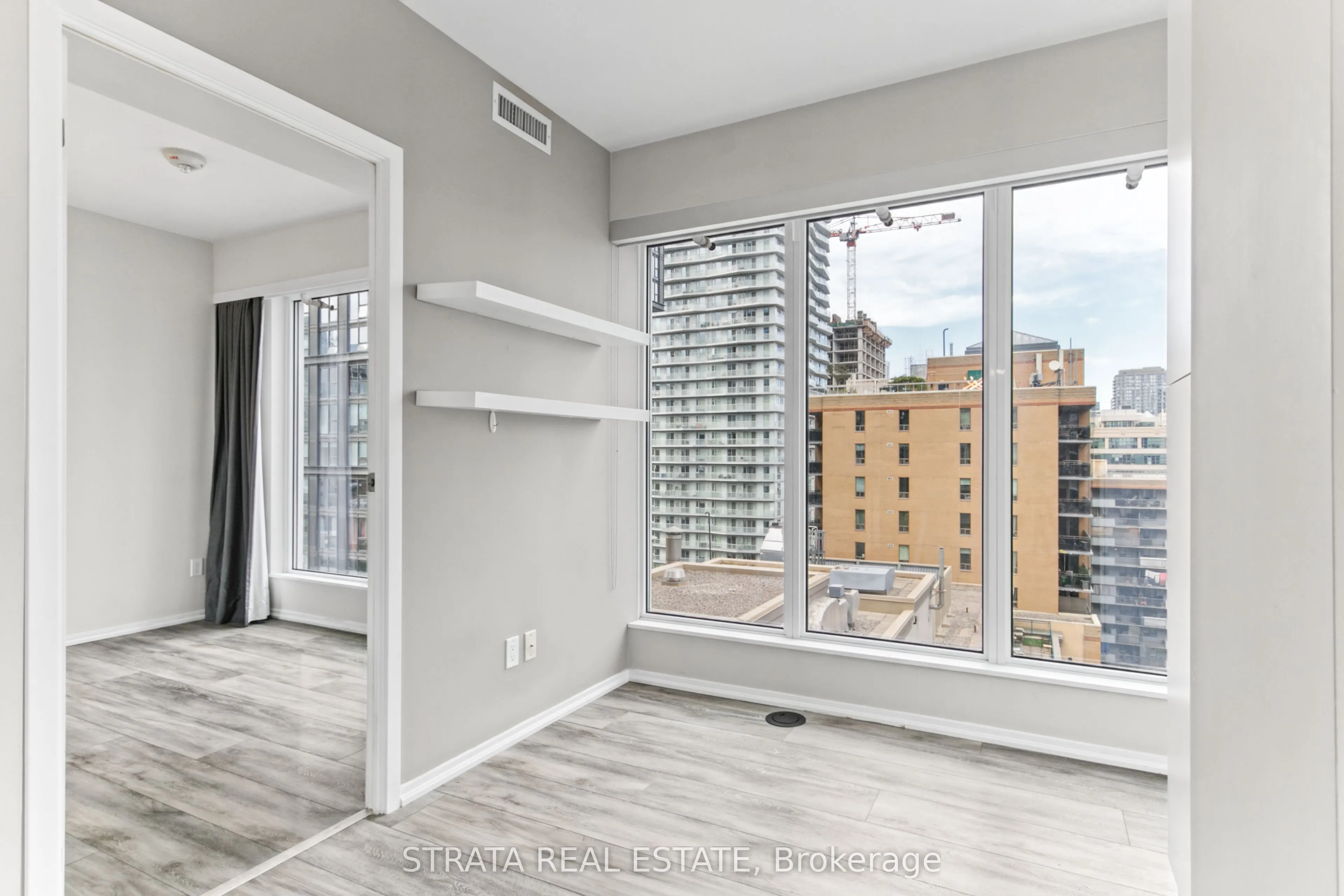 68 Shuter Street #1610