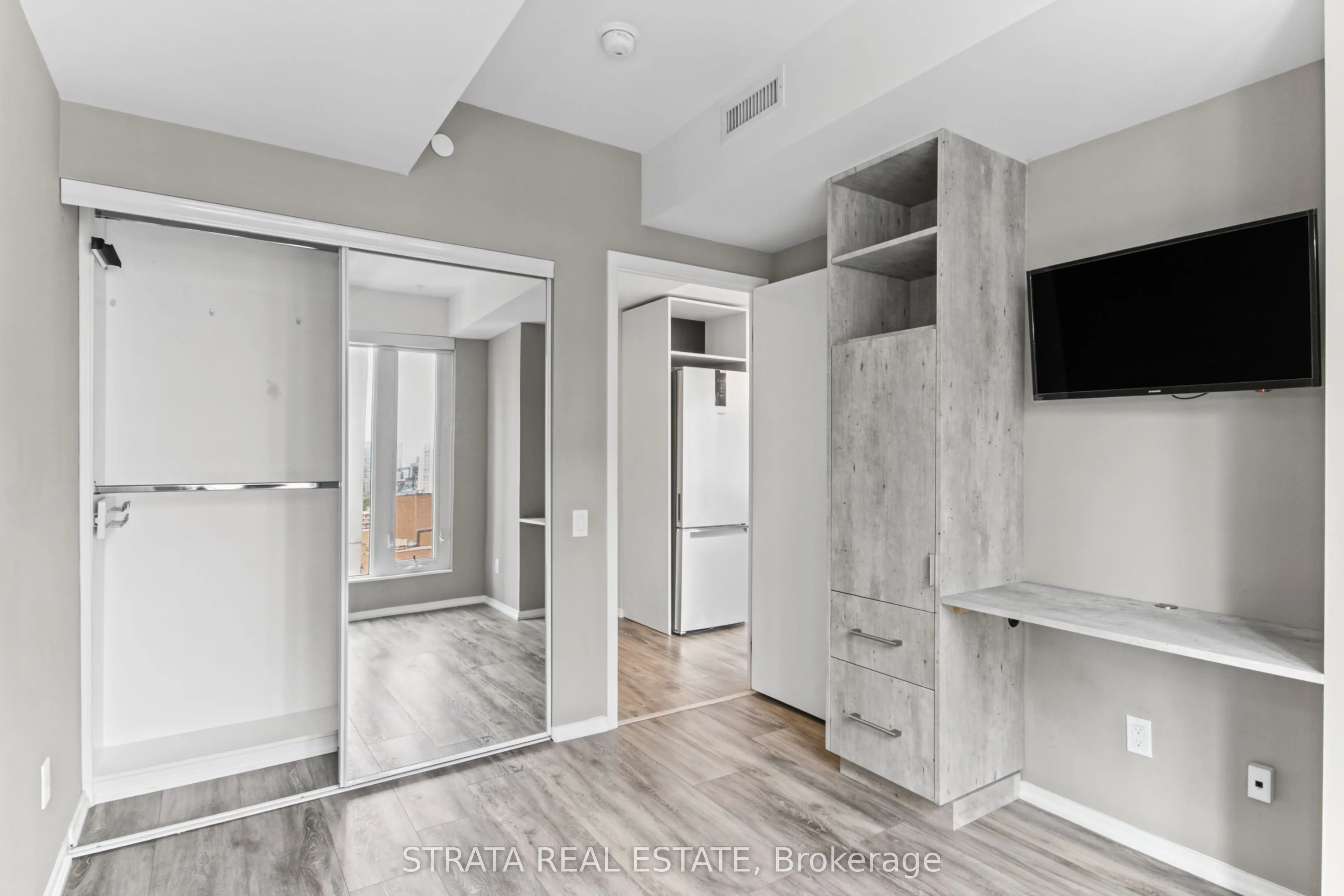68 Shuter Street #1610
