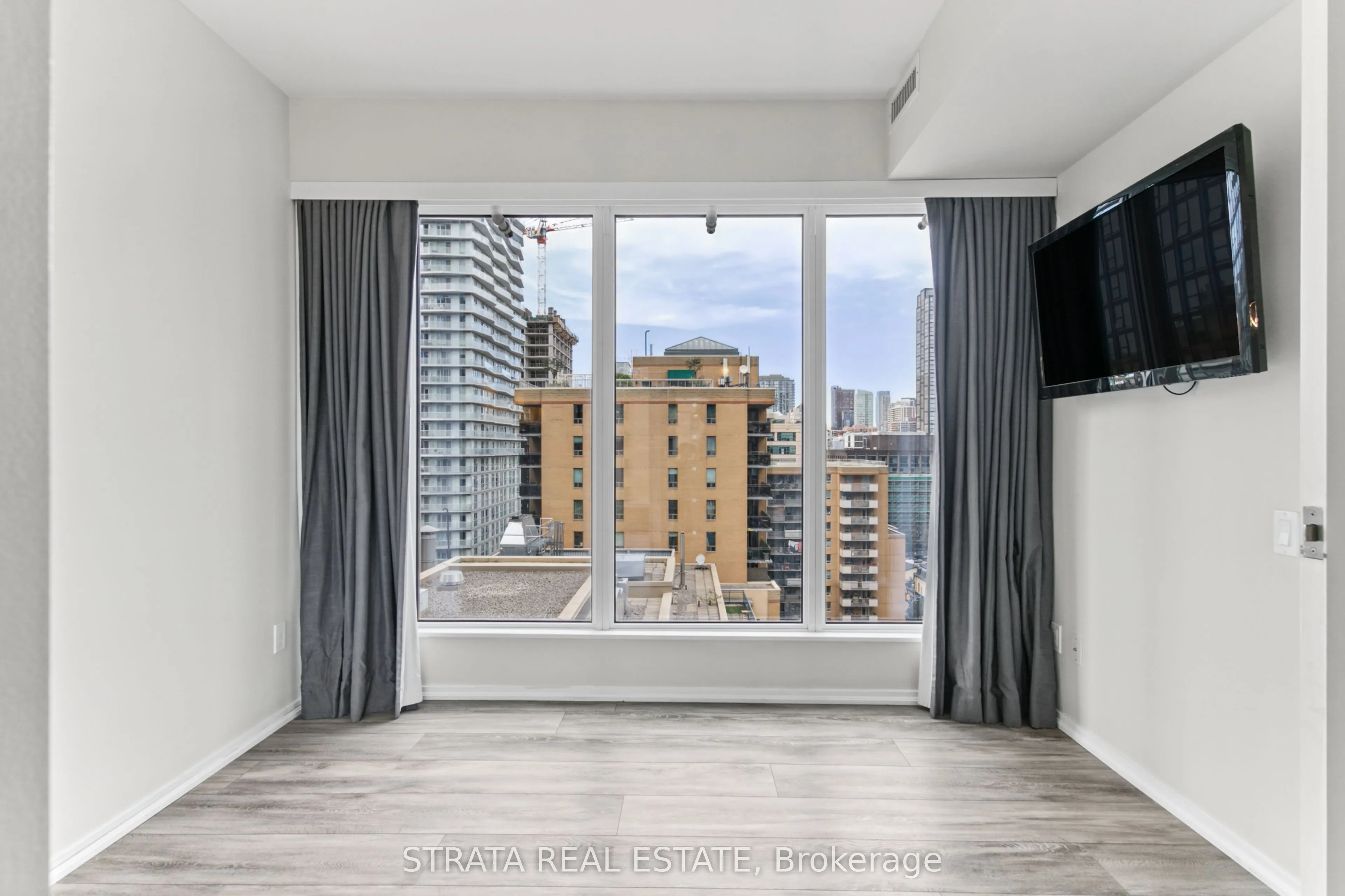 68 Shuter Street #1610