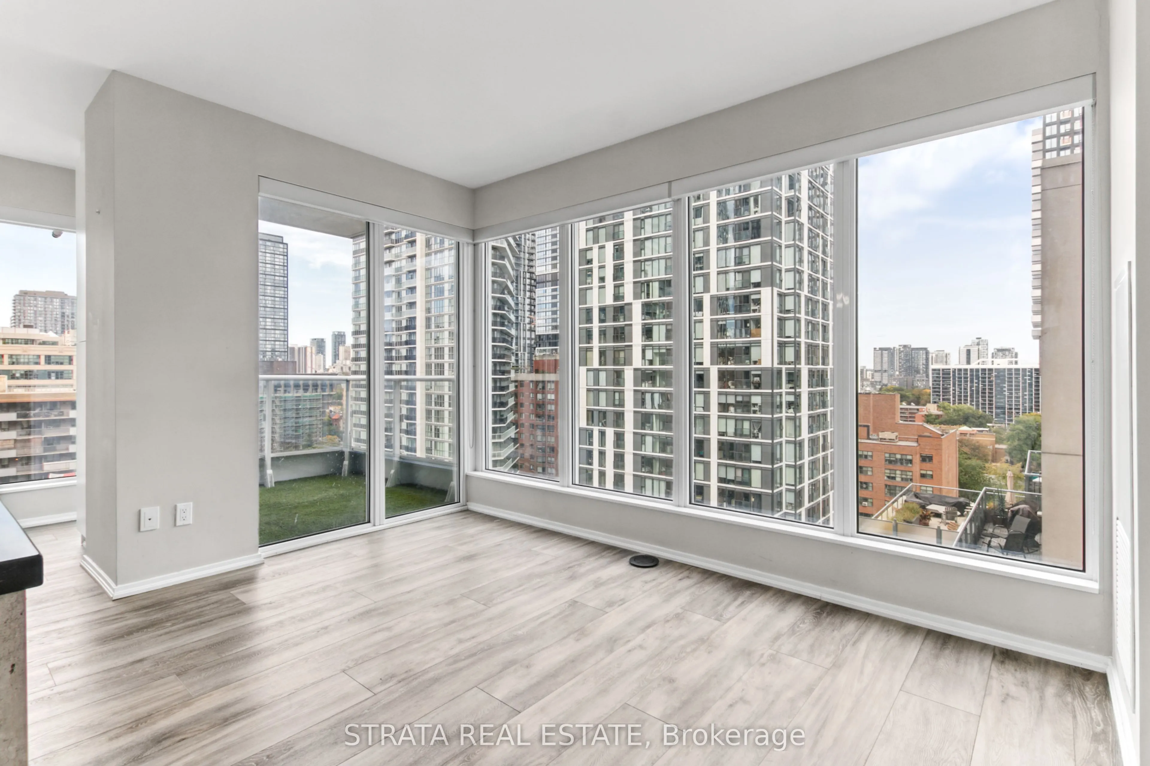 68 Shuter Street #1610