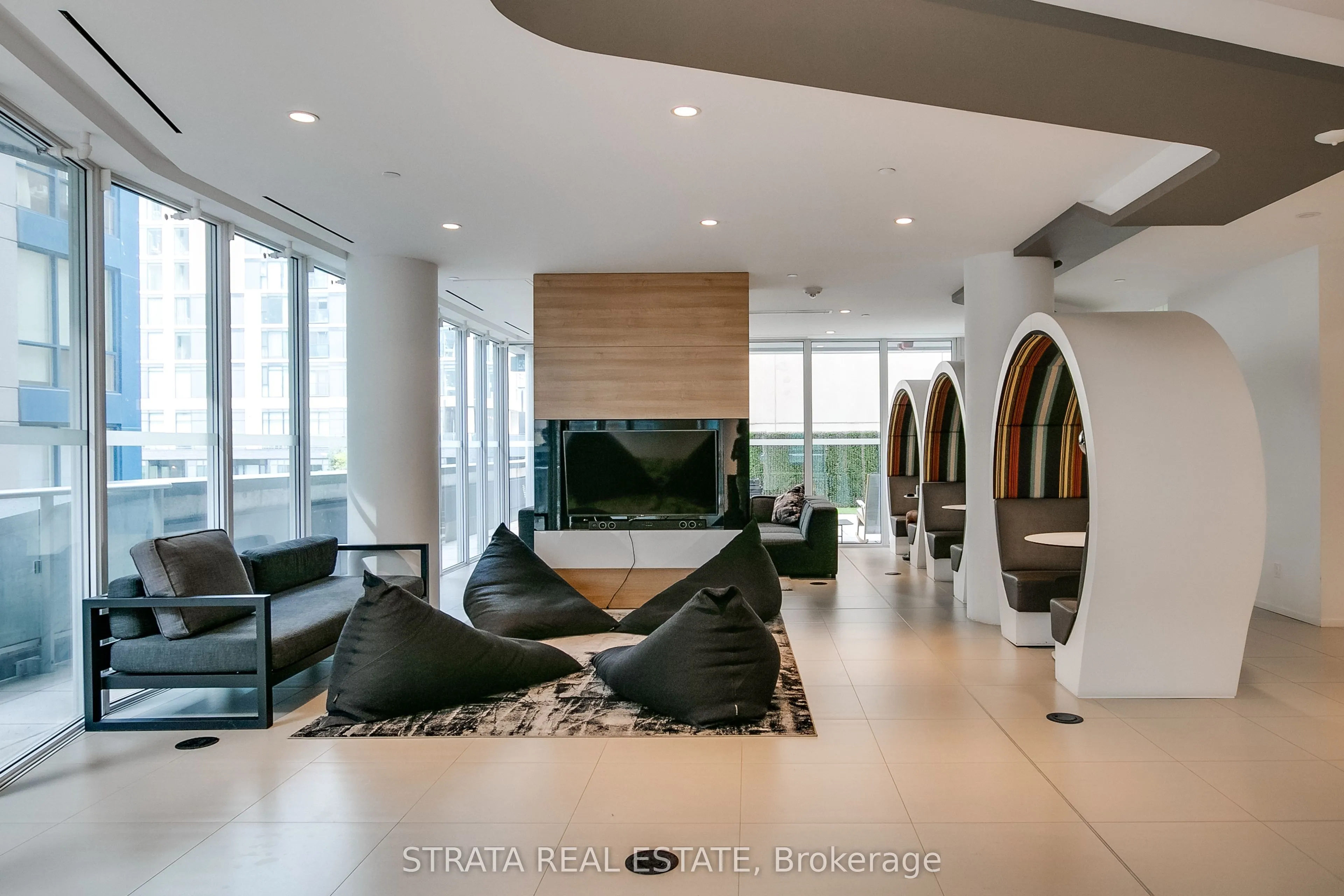 68 Shuter Street #1610