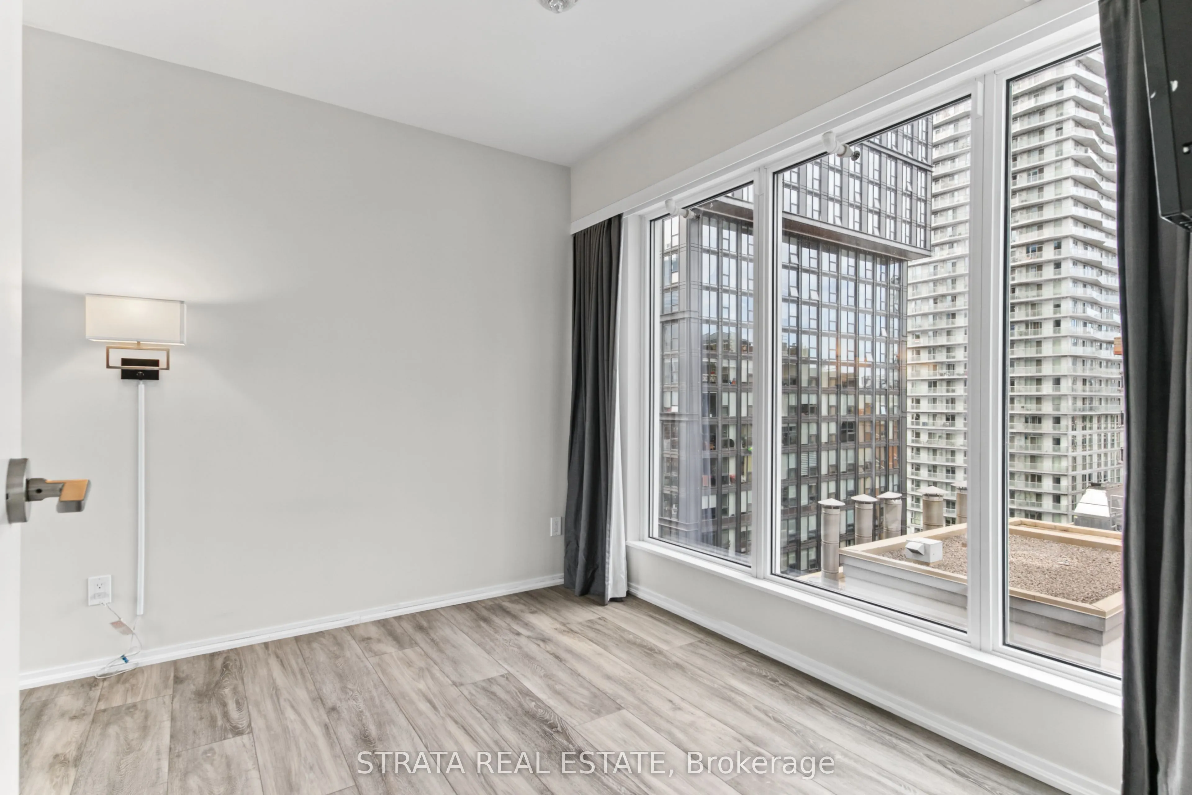 68 Shuter Street #1610