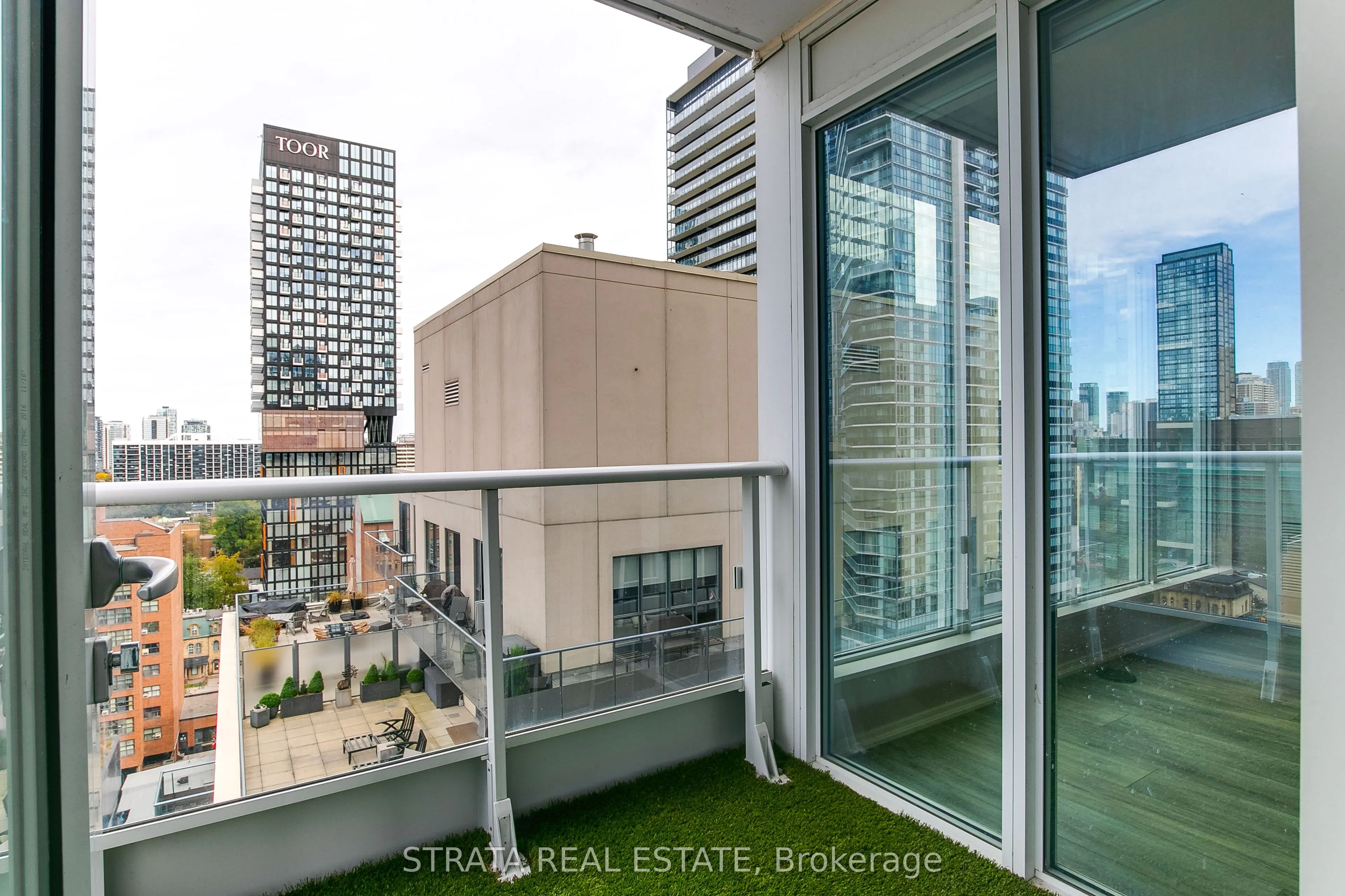 68 Shuter Street #1610