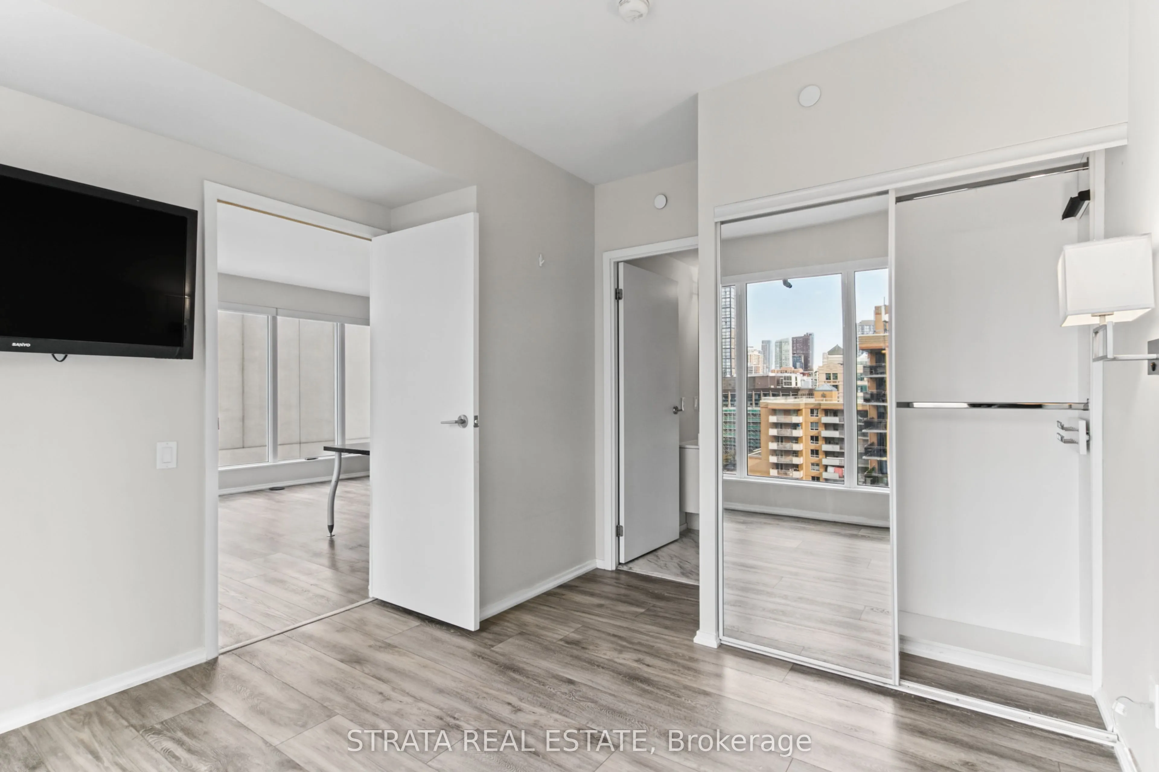 68 Shuter Street #1610