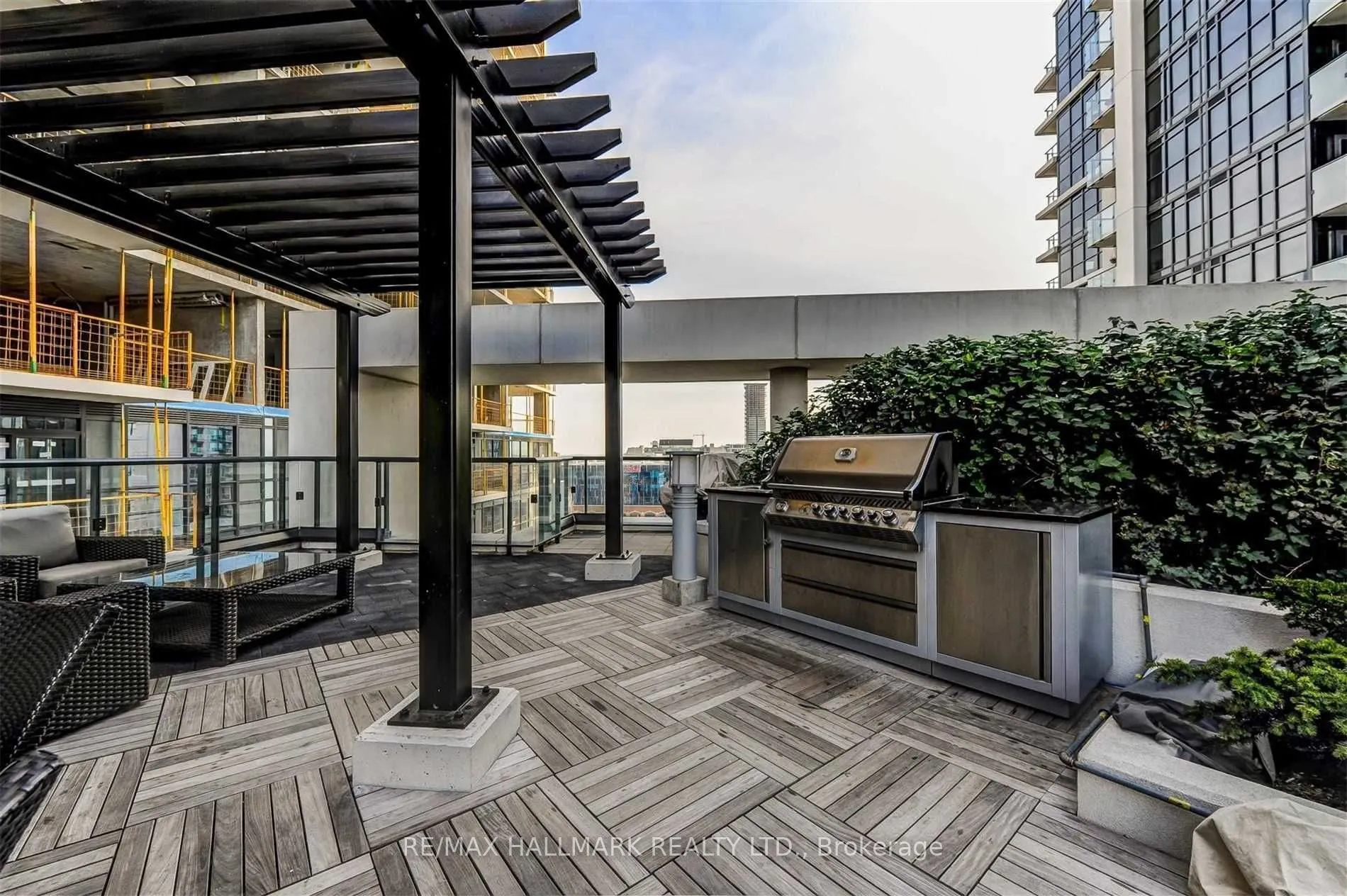 400 Adelaide Street E #206