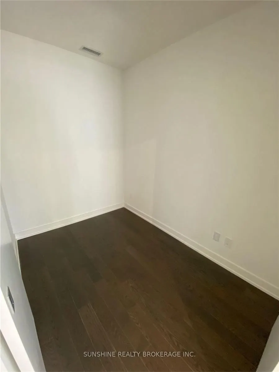 25 Richmond Street #606