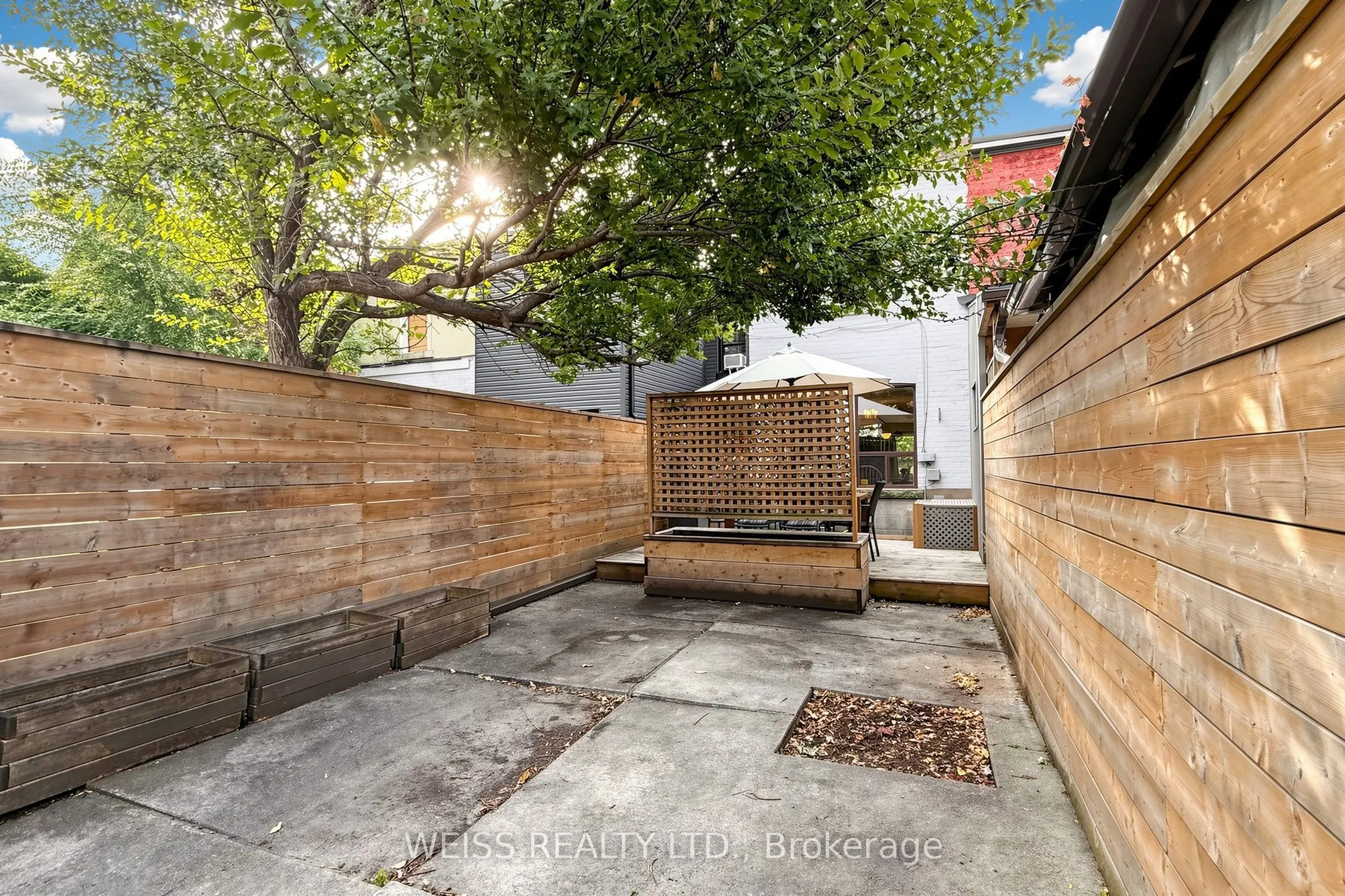758 Richmond Street W