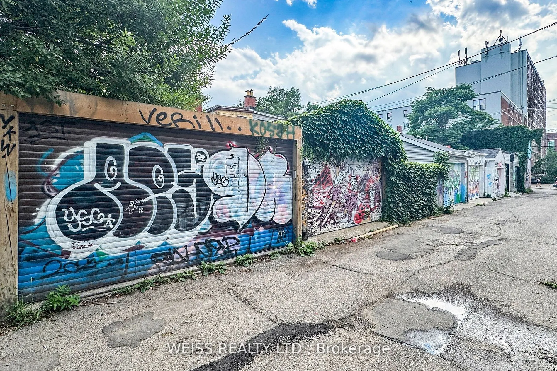 758 Richmond Street W