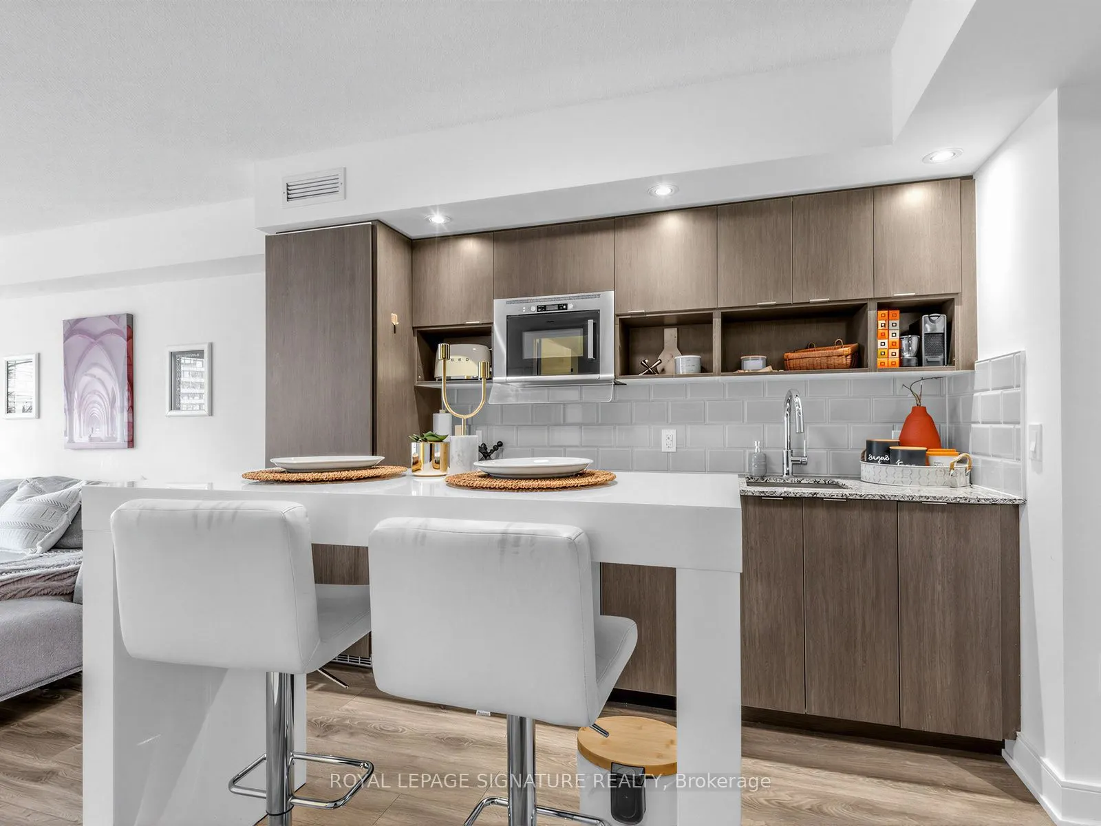 89 Mcgill Street #1204