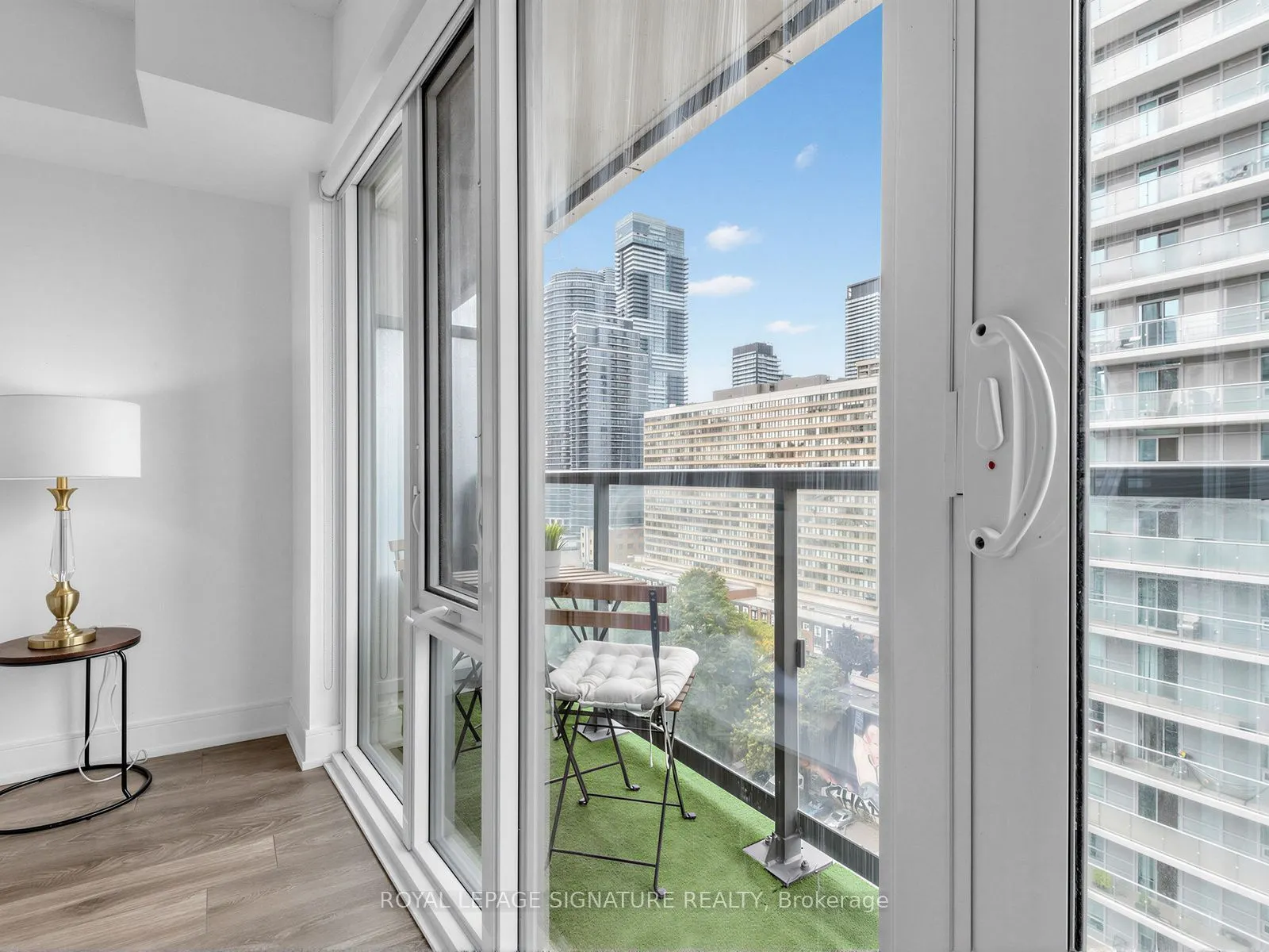89 Mcgill Street #1204