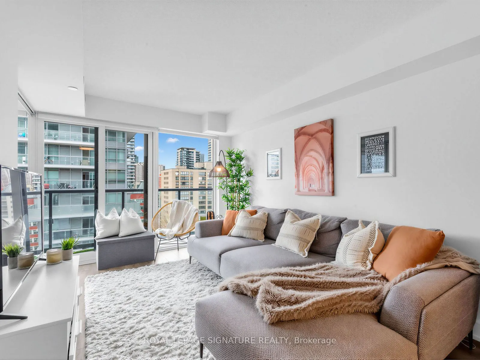 89 Mcgill Street #1204
