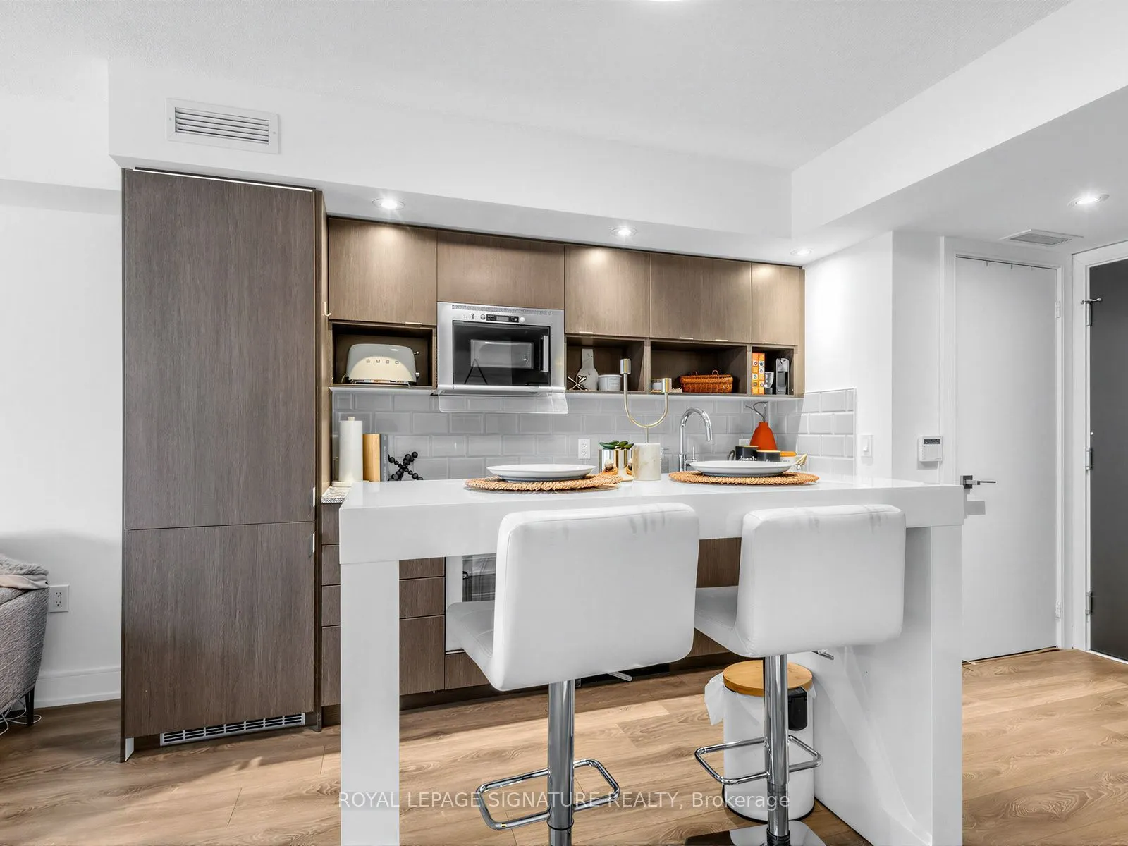 89 Mcgill Street #1204