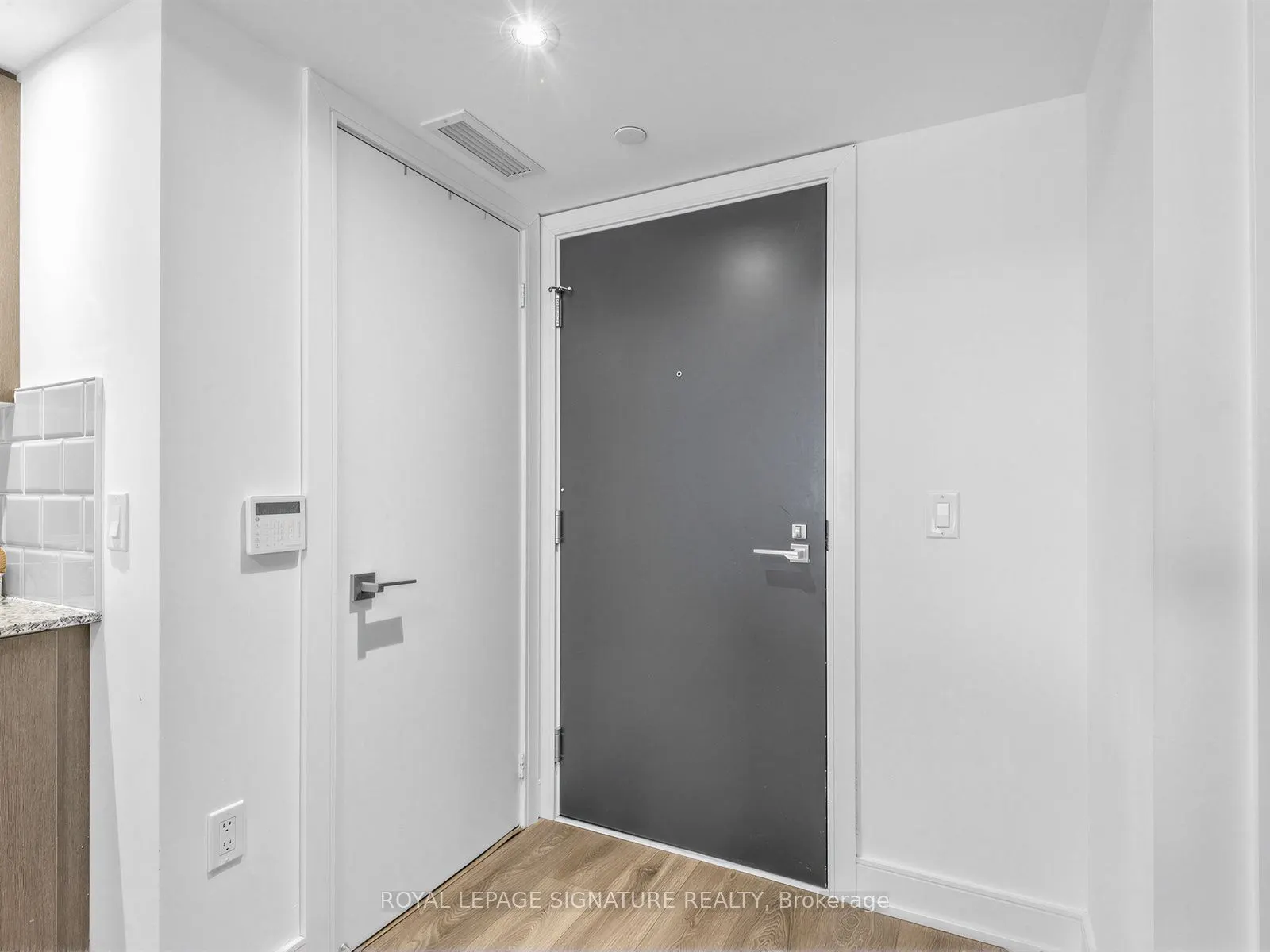 89 Mcgill Street #1204
