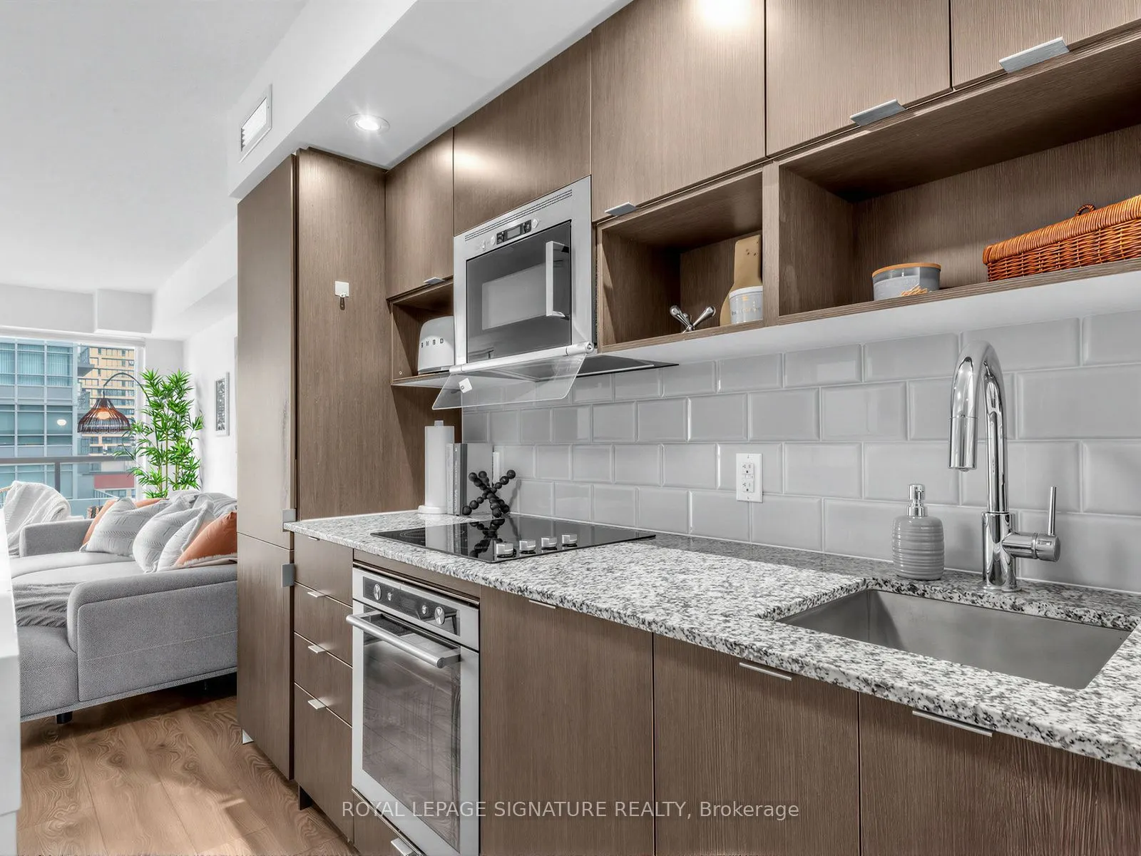 89 Mcgill Street #1204