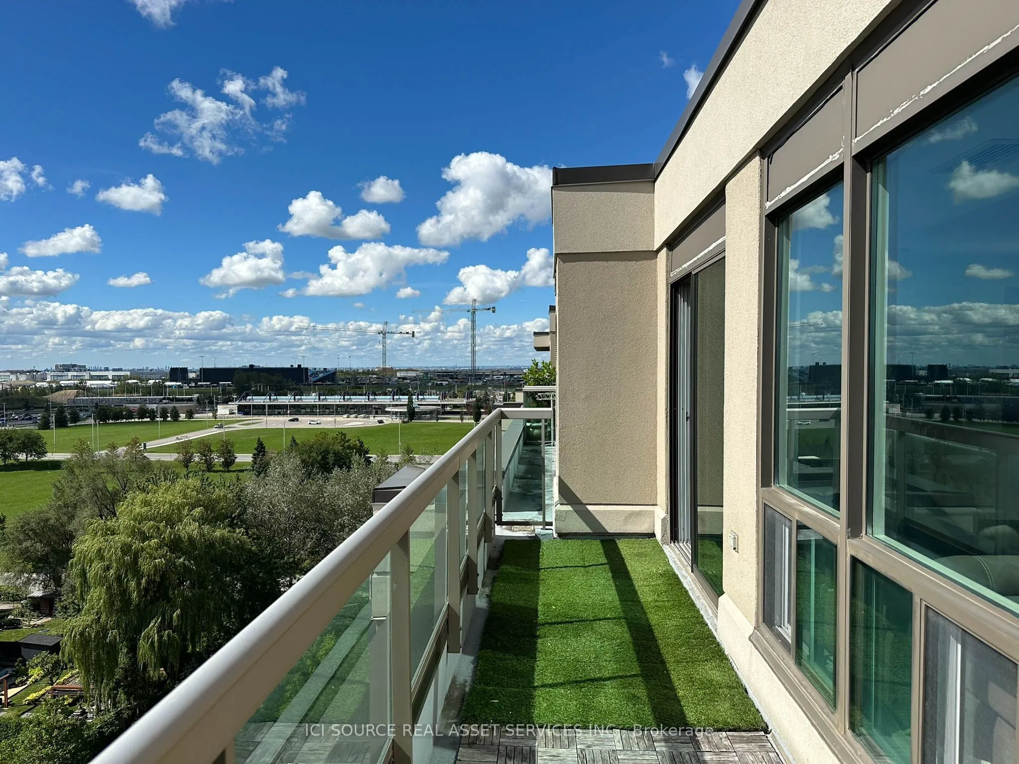 935 Sheppard Avenue W #901