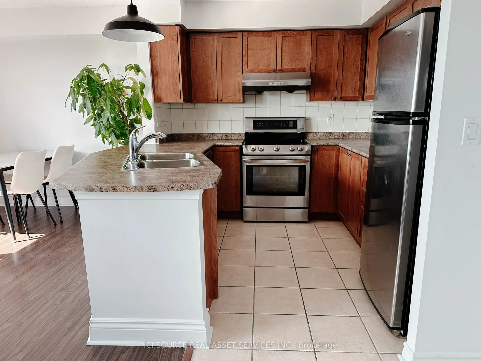 935 Sheppard Avenue W #901