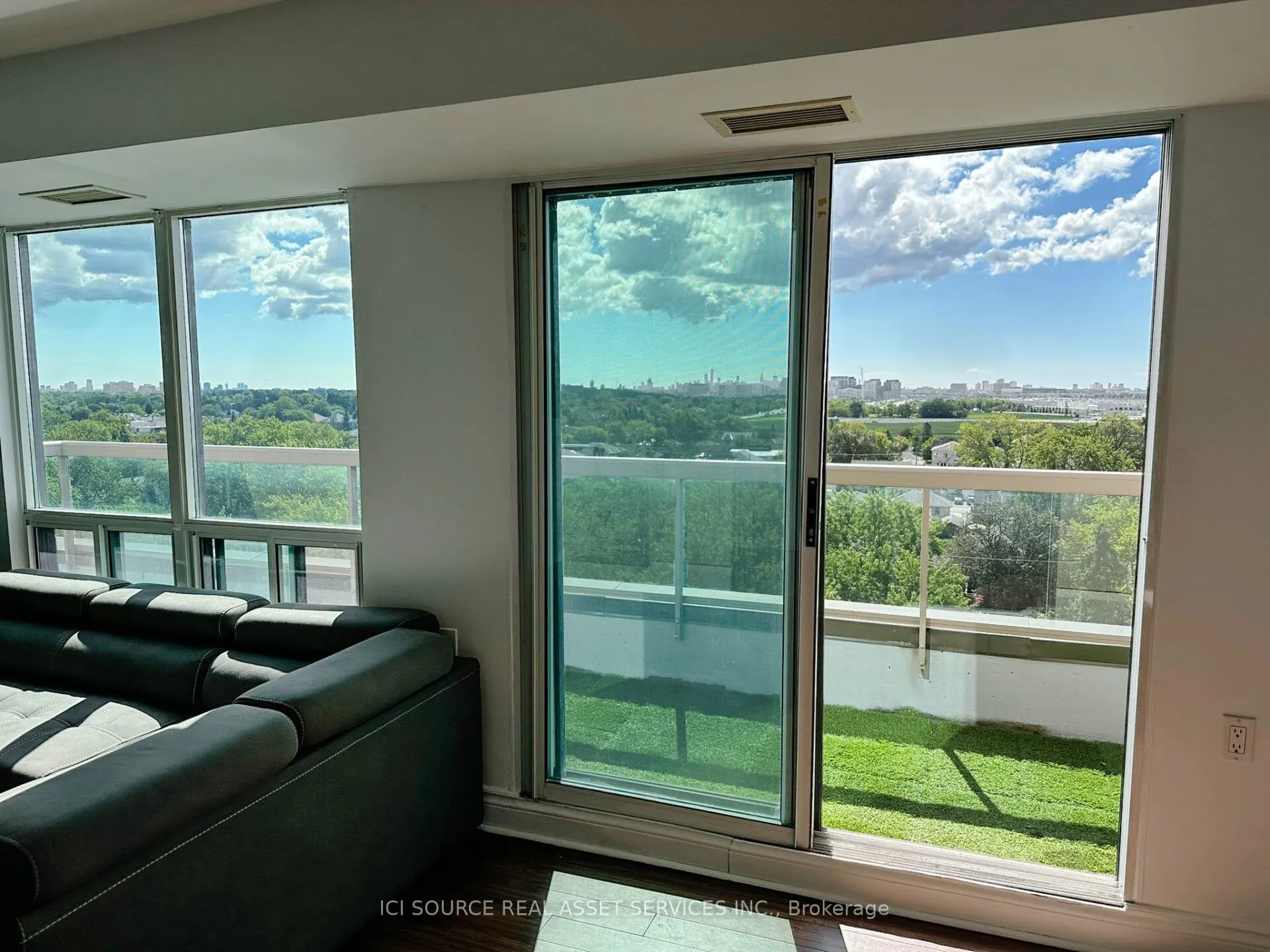 935 Sheppard Avenue W #901