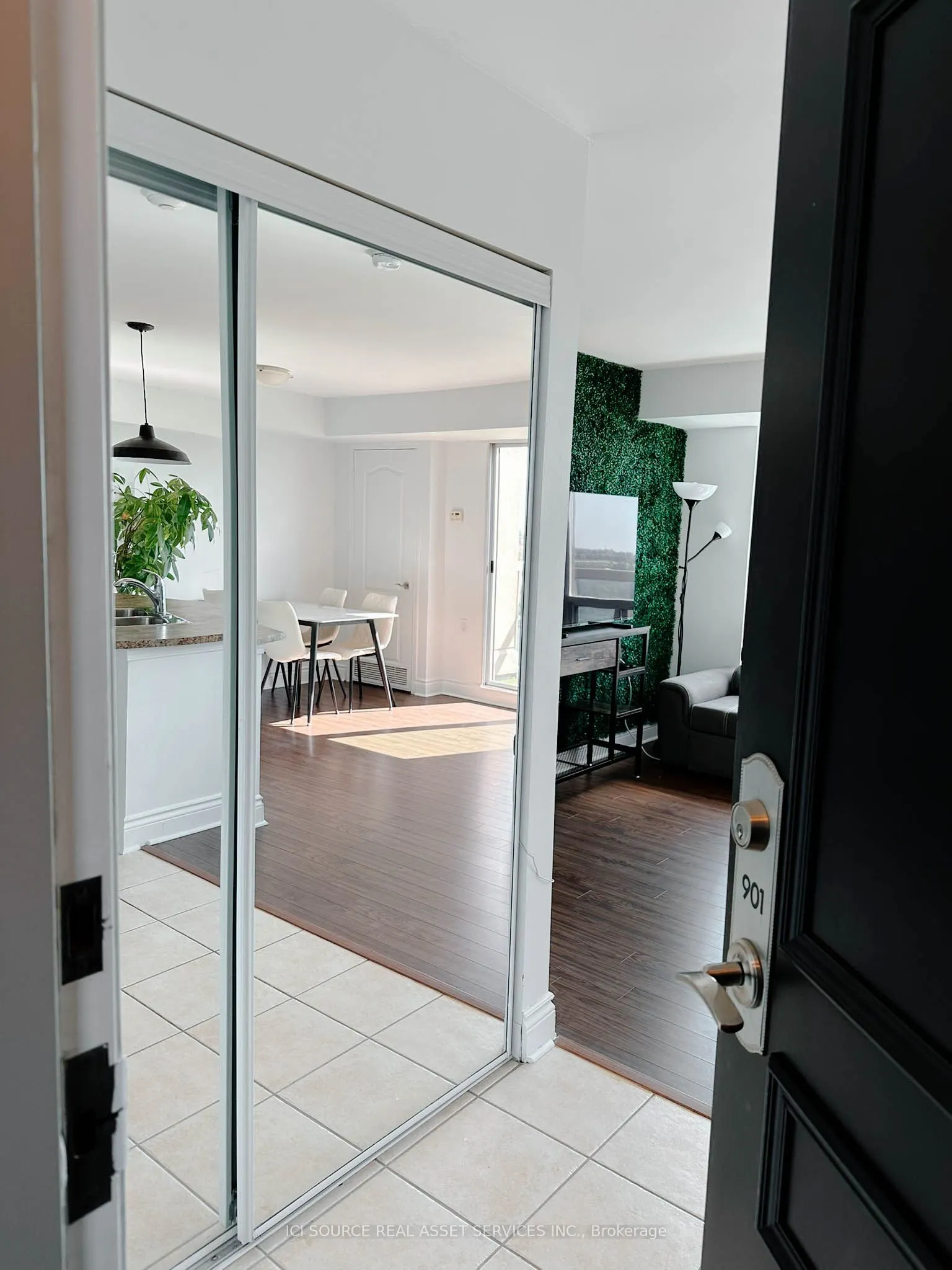 935 Sheppard Avenue W #901