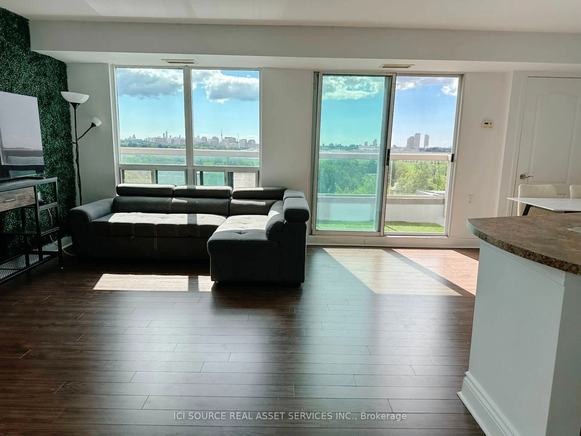 935 Sheppard Avenue W #901