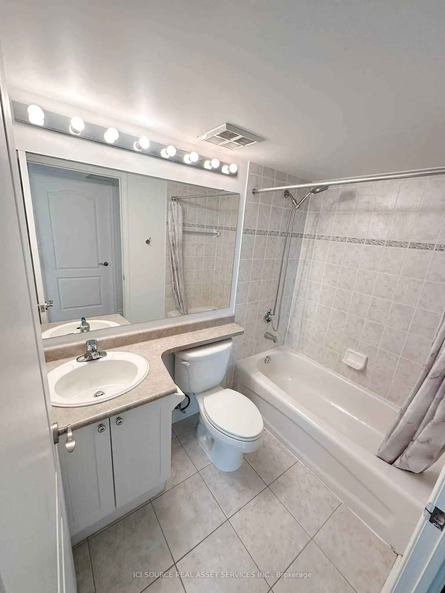 935 Sheppard Avenue W #901