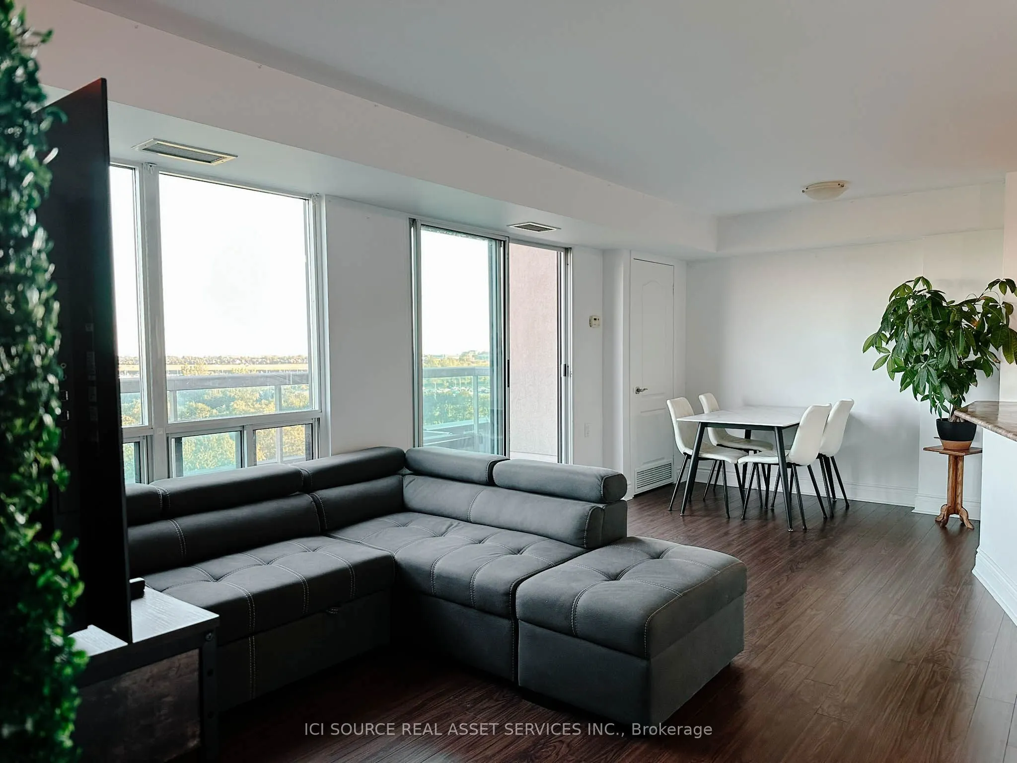 935 Sheppard Avenue W #901