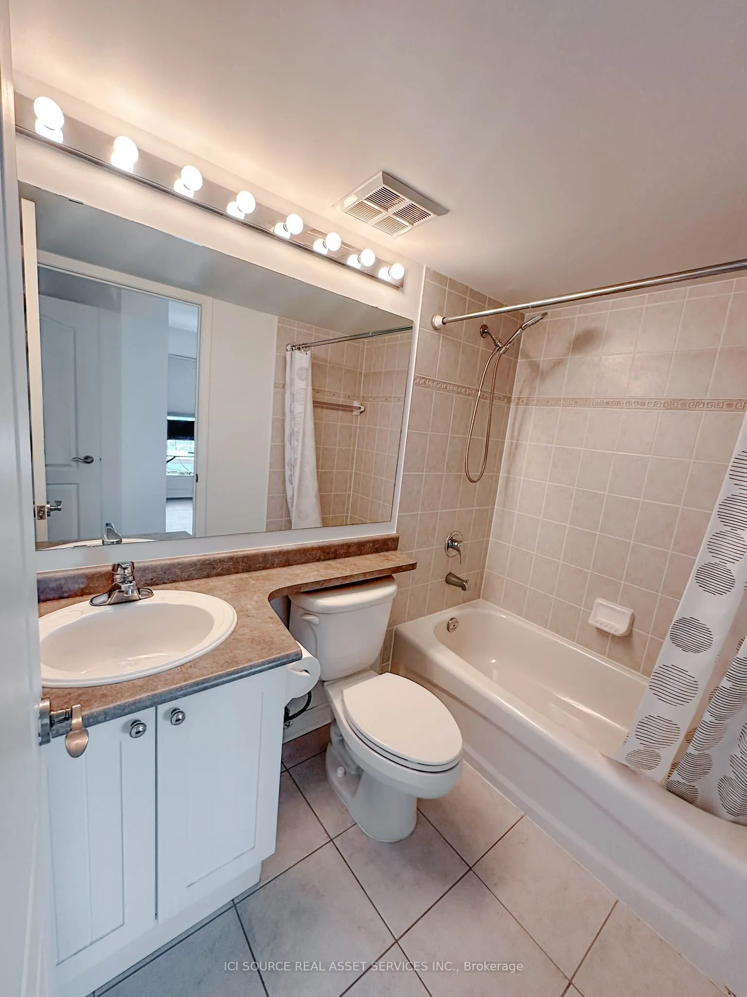 935 Sheppard Avenue W #901
