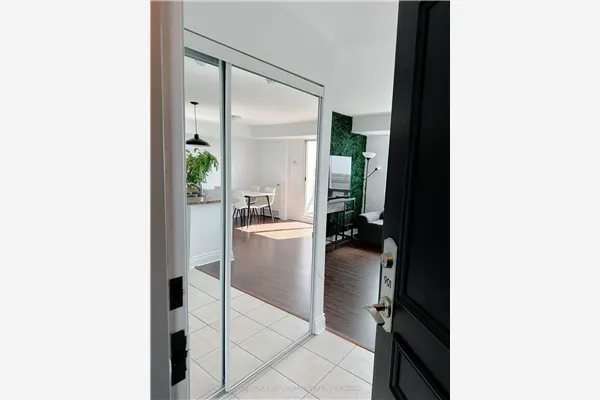 935 Sheppard Avenue W #901