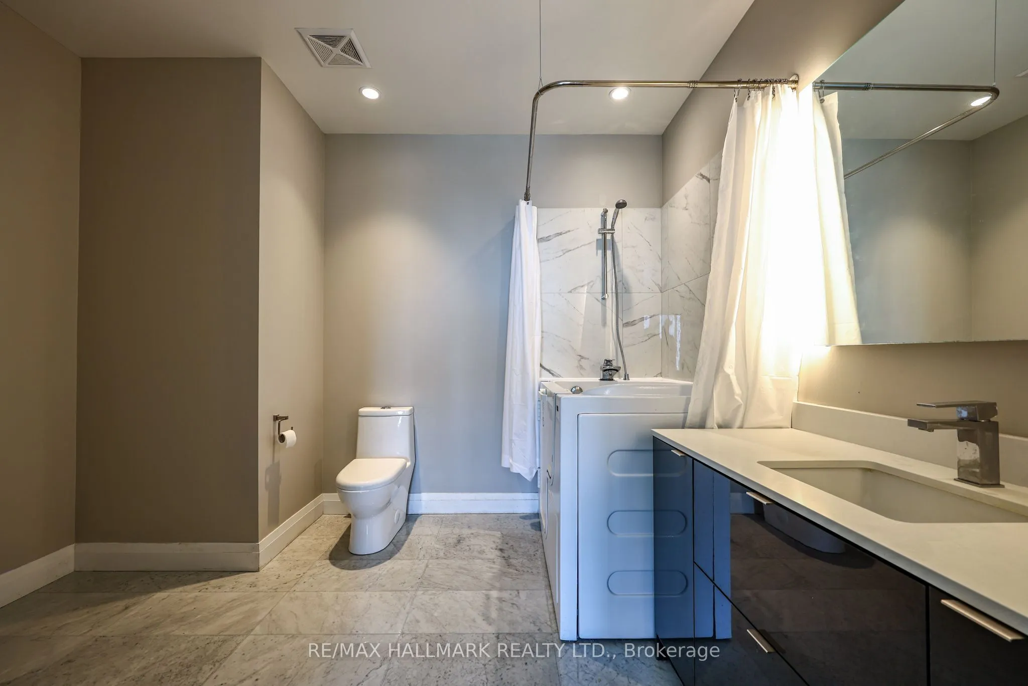 7 Grenville Street #6005
