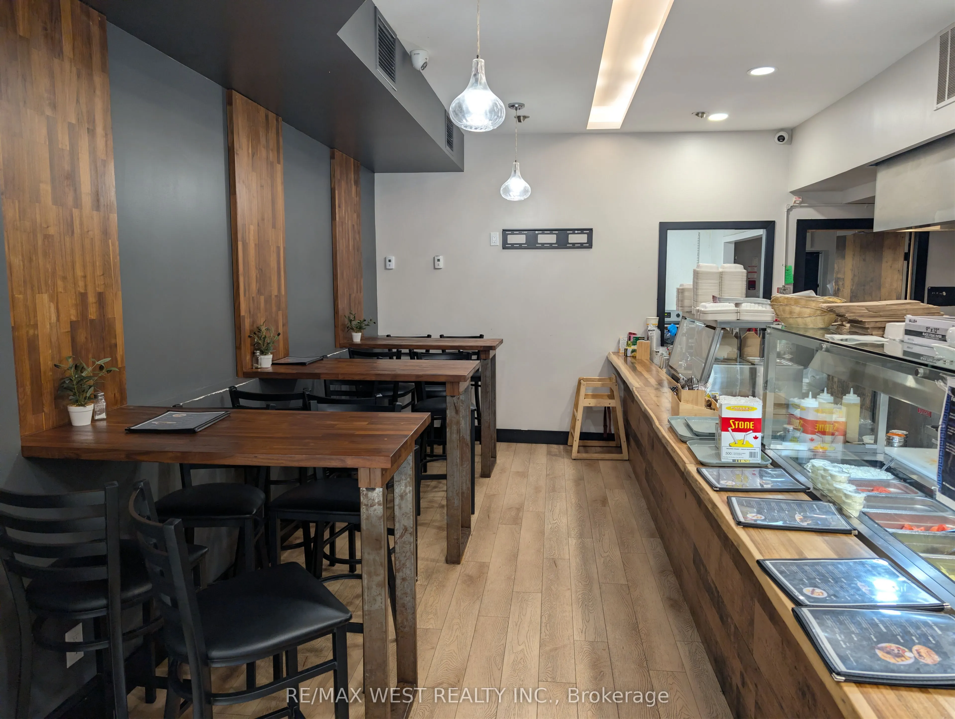 495 Bloor Street W