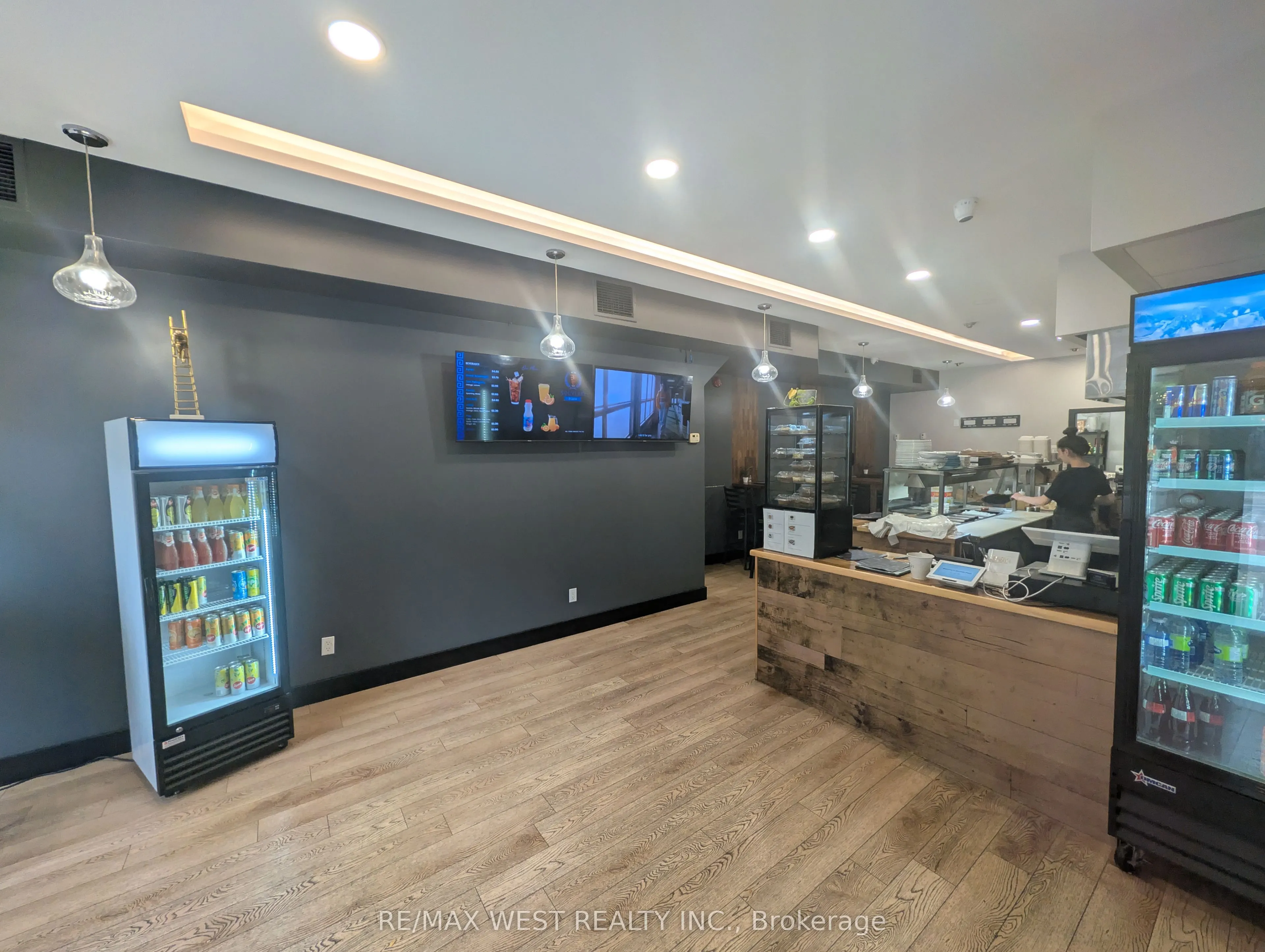 495 Bloor Street W