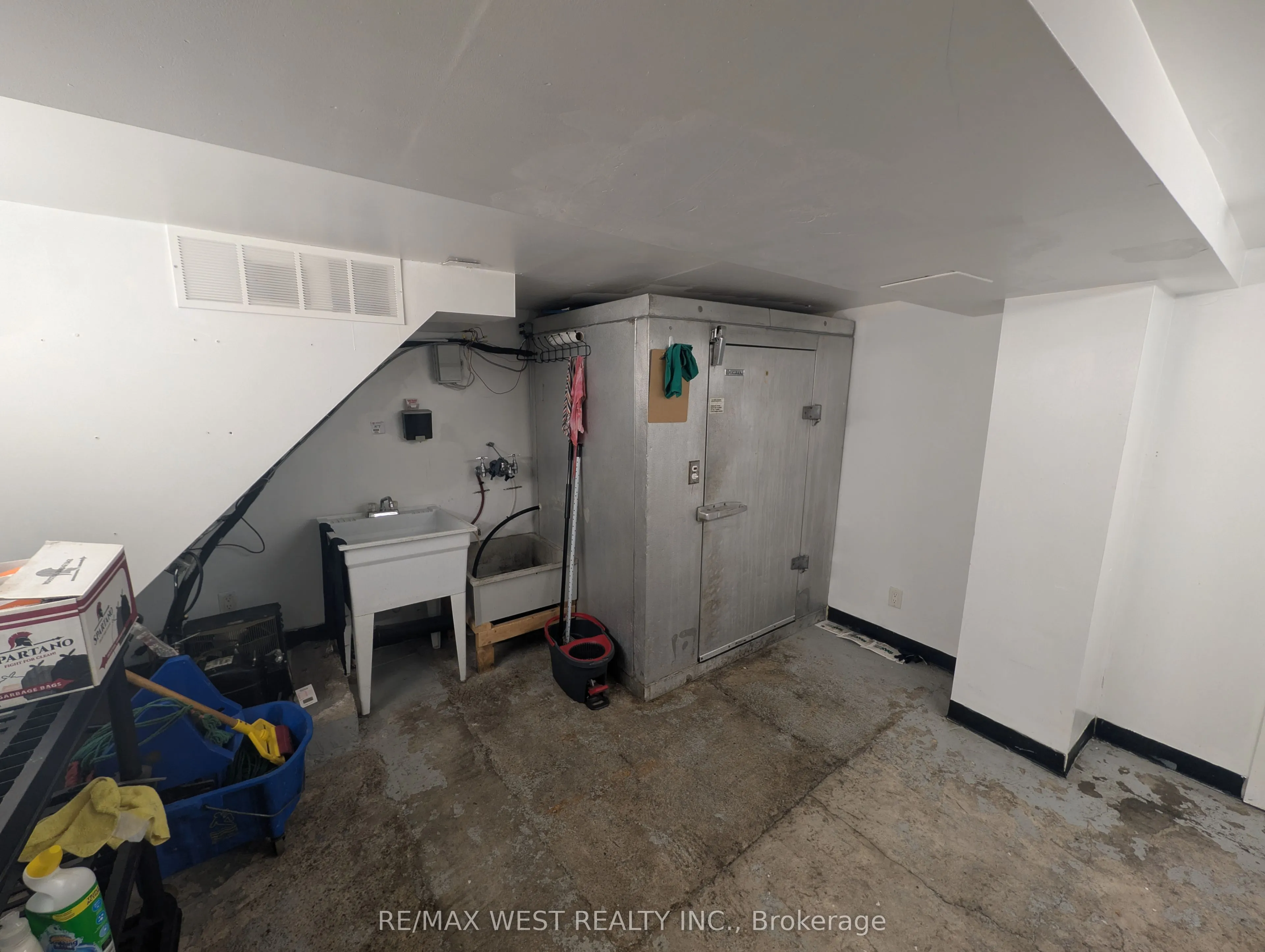 495 Bloor Street W