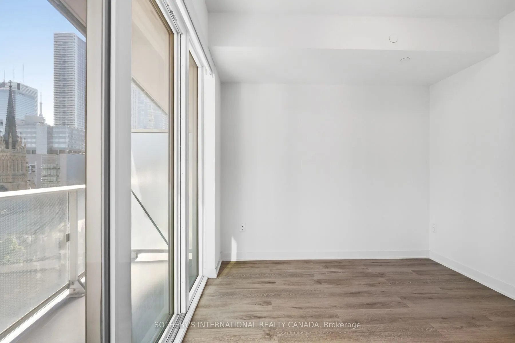 100 Dalhousie Street #907