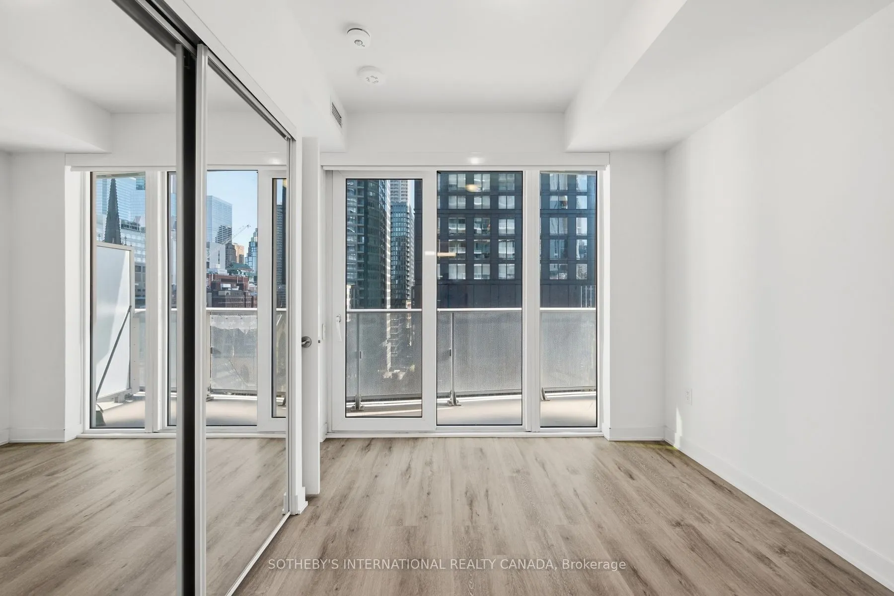 100 Dalhousie Street #907