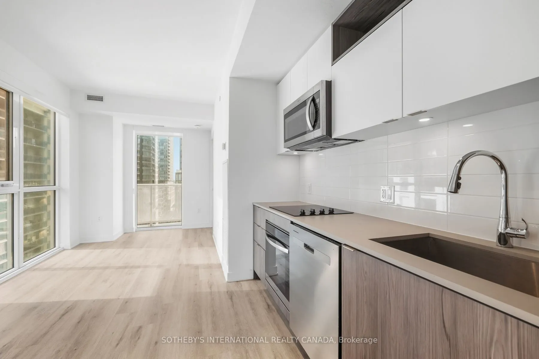 100 Dalhousie Street #907
