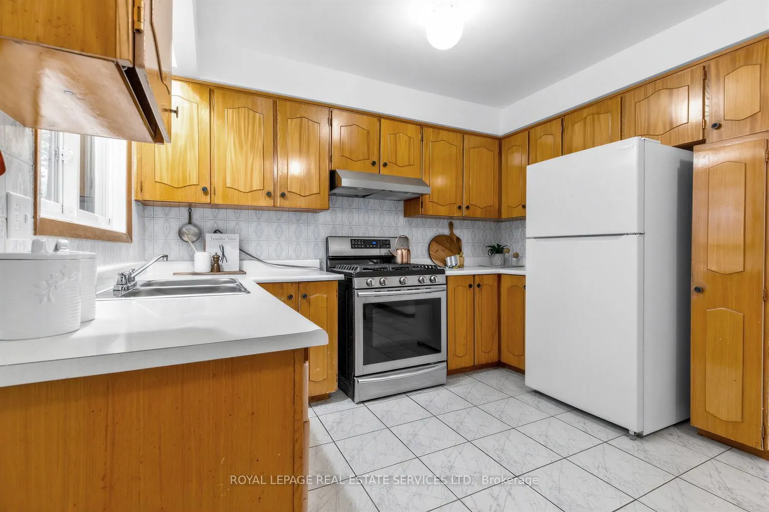 39 Albertus Avenue