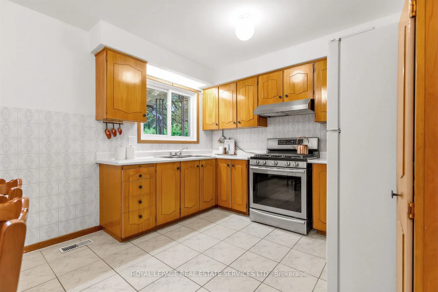 39 Albertus Avenue