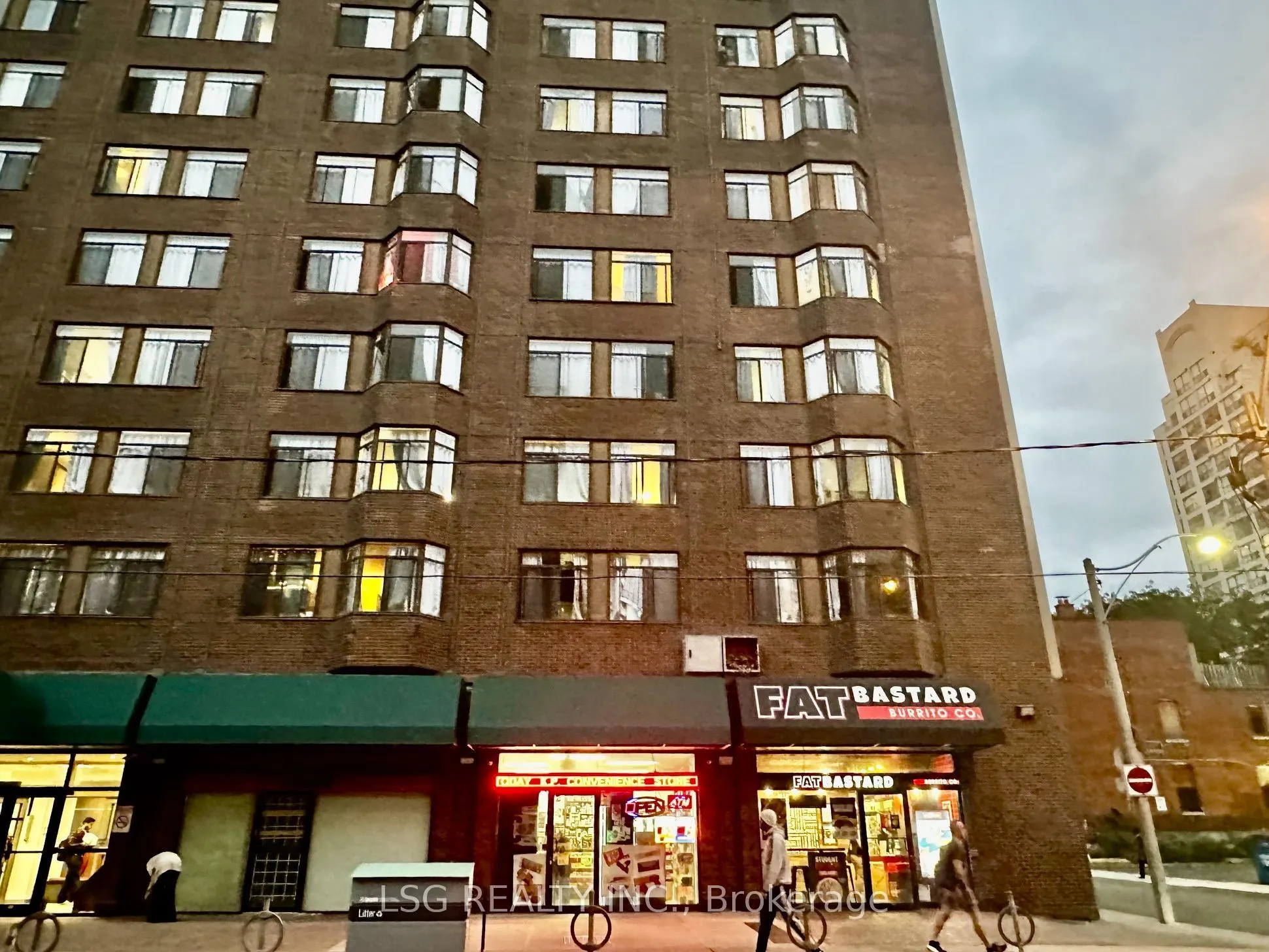 96 Gerrard Street E