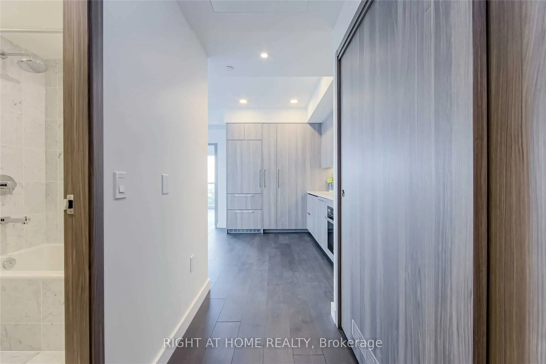 95 Mcmahon Drive #1602