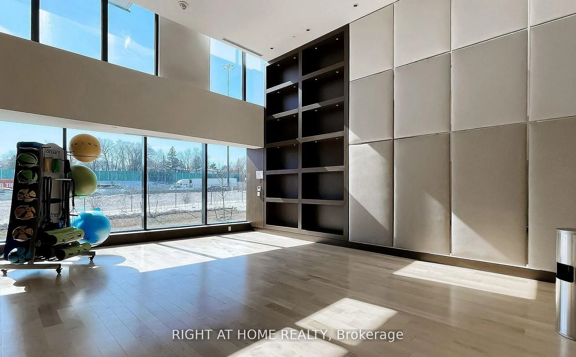 95 Mcmahon Drive #1602