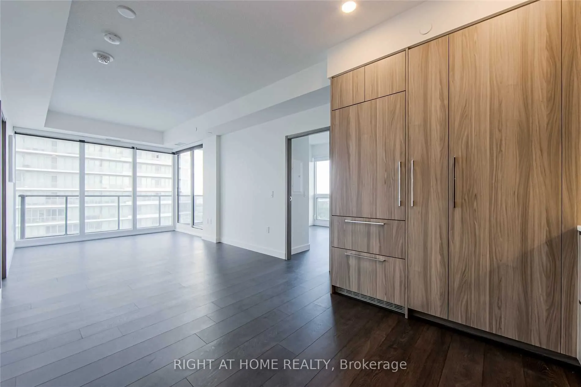 95 Mcmahon Drive #1602
