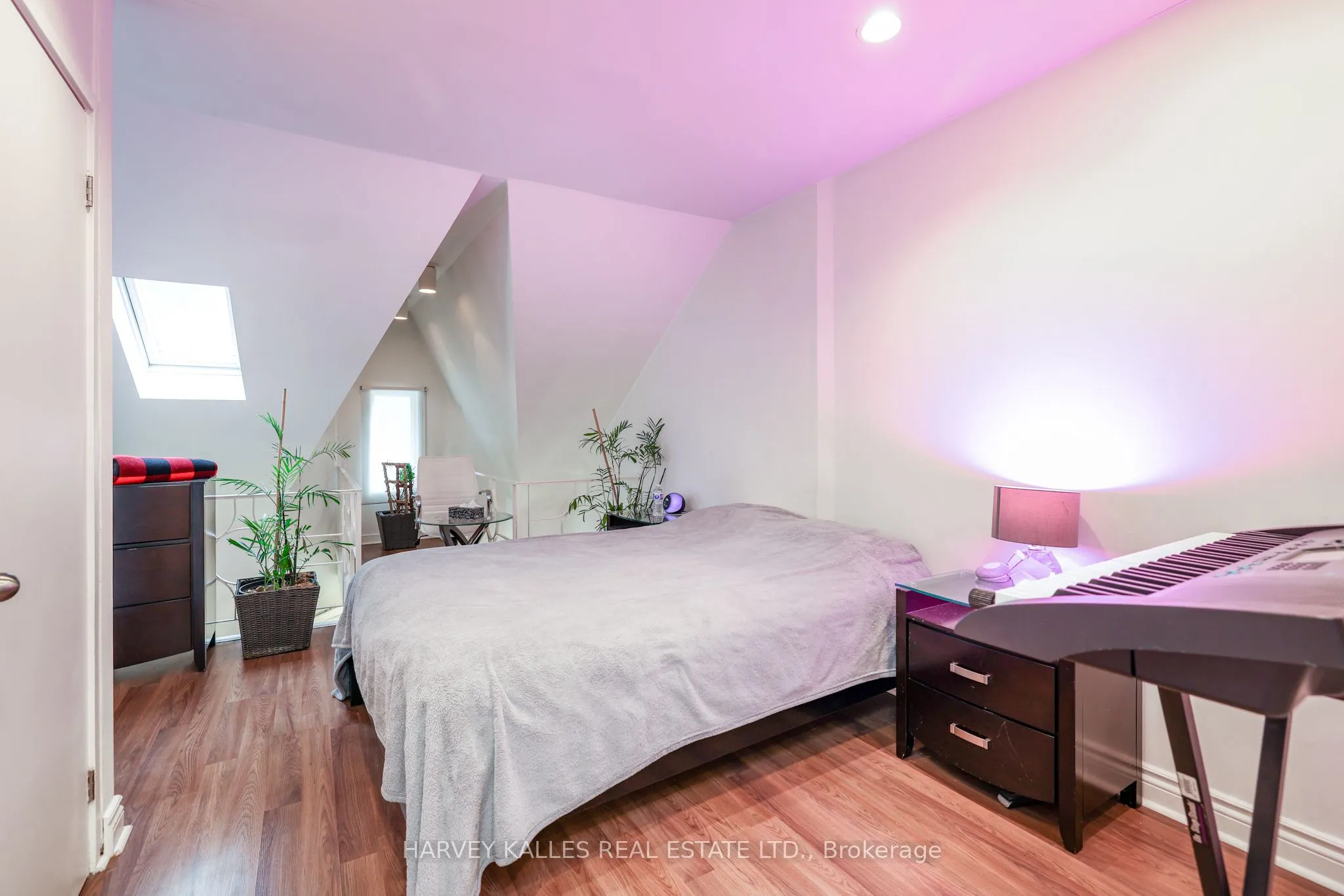 530 Richmond Street W